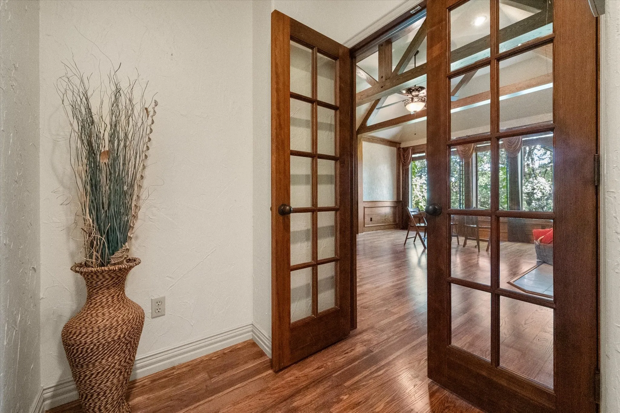 Single Family Residence For Sale in Tarrant County , 1019 Walnut Falls Circle, Mansfield, Texas 76063, 4 Bedroom, 5 Bathroom, 2 Garage spaces, 4,571 Sqft, built in 2000, mls#21325077, Real Estate Agent in Mansfield, Homes For Sale in Tarrant county, Homes For Sale in Mansfield, Realtor in Mansfield Texas, Real Estate Brokerage Independent Realty Texas, Luminita Cordes Realtor