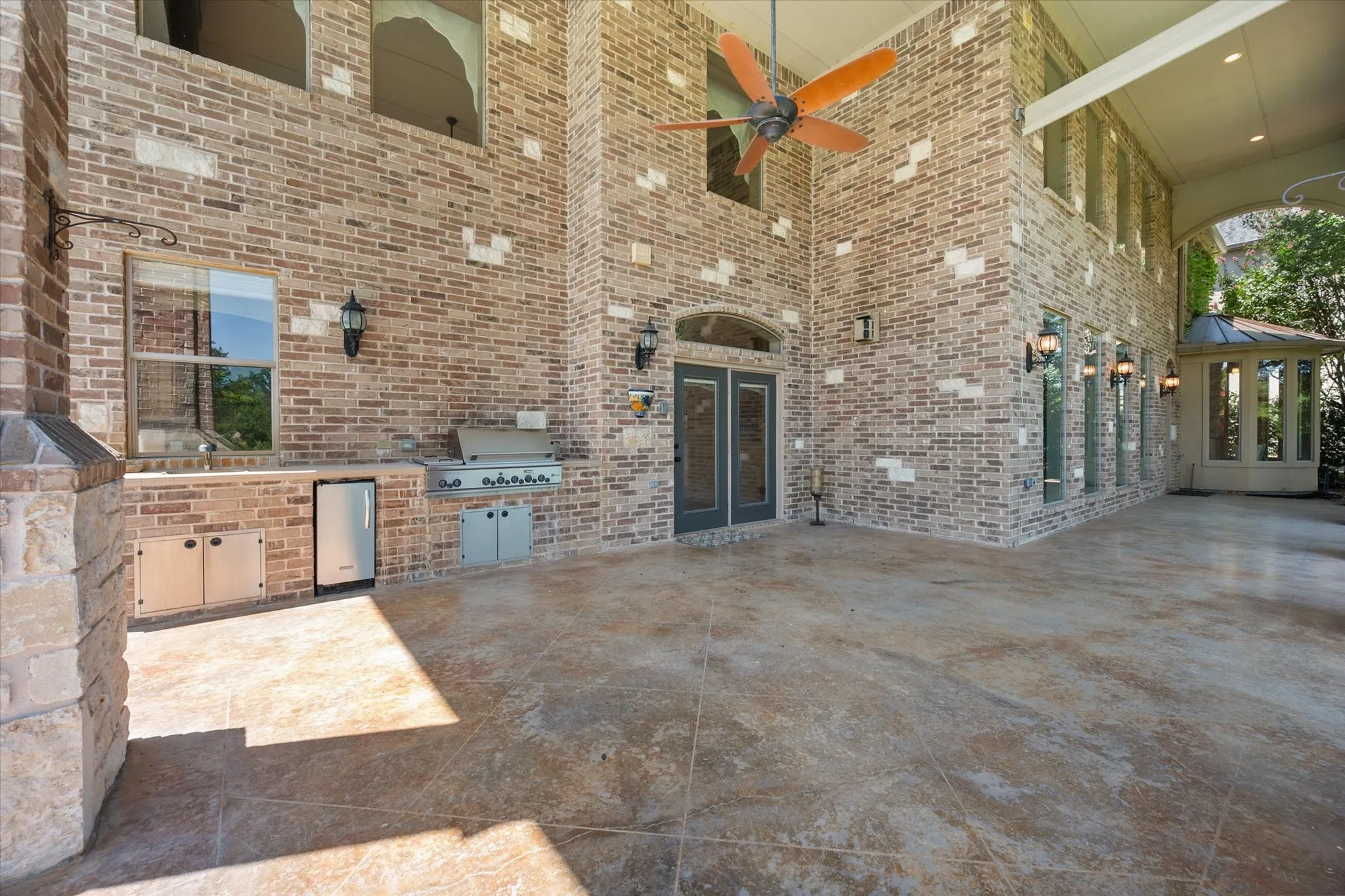 Single Family Residence For Sale in Tarrant County , 1019 Walnut Falls Circle, Mansfield, Texas 76063, 4 Bedroom, 5 Bathroom, 2 Garage spaces, 4,571 Sqft, built in 2000, mls#21325077, Real Estate Agent in Mansfield, Homes For Sale in Tarrant county, Homes For Sale in Mansfield, Realtor in Mansfield Texas, Real Estate Brokerage Independent Realty Texas, Luminita Cordes Realtor