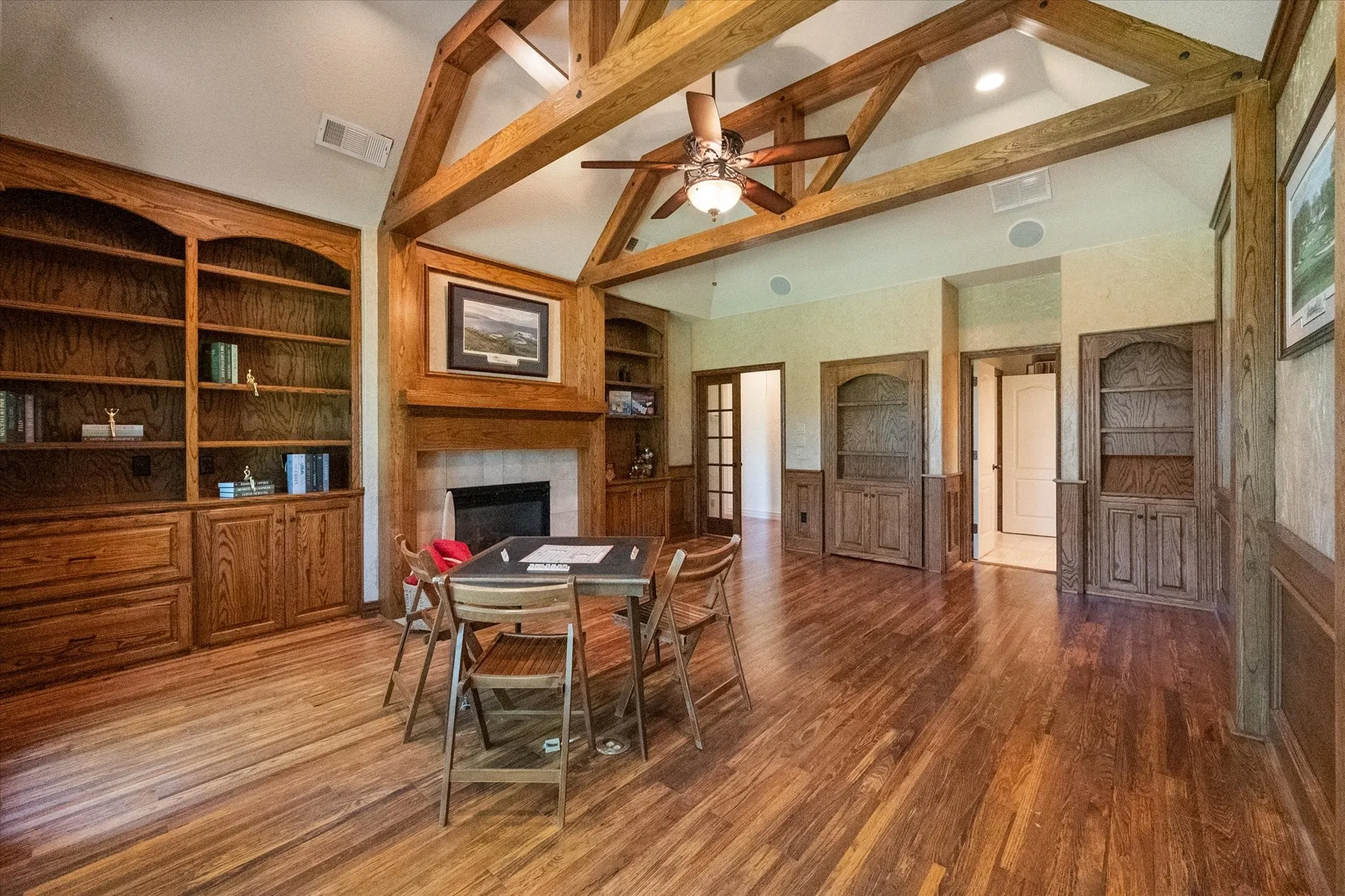 Single Family Residence For Sale in Tarrant County , 1019 Walnut Falls Circle, Mansfield, Texas 76063, 4 Bedroom, 5 Bathroom, 2 Garage spaces, 4,571 Sqft, built in 2000, mls#21325077, Real Estate Agent in Mansfield, Homes For Sale in Tarrant county, Homes For Sale in Mansfield, Realtor in Mansfield Texas, Real Estate Brokerage Independent Realty Texas, Luminita Cordes Realtor