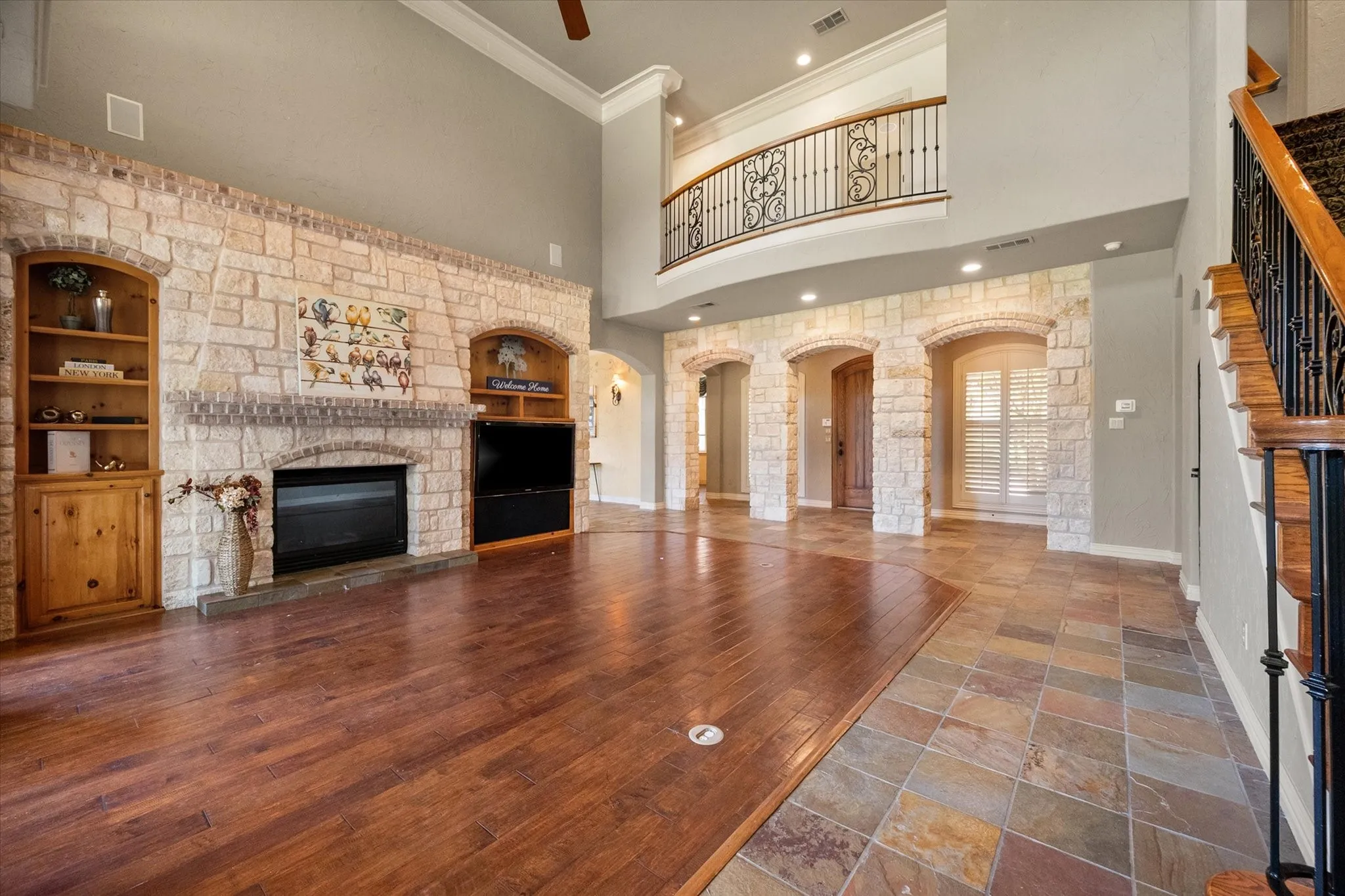 Single Family Residence For Sale in Tarrant County , 1019 Walnut Falls Circle, Mansfield, Texas 76063, 4 Bedroom, 5 Bathroom, 2 Garage spaces, 4,571 Sqft, built in 2000, mls#21325077, Real Estate Agent in Mansfield, Homes For Sale in Tarrant county, Homes For Sale in Mansfield, Realtor in Mansfield Texas, Real Estate Brokerage Independent Realty Texas, Luminita Cordes Realtor