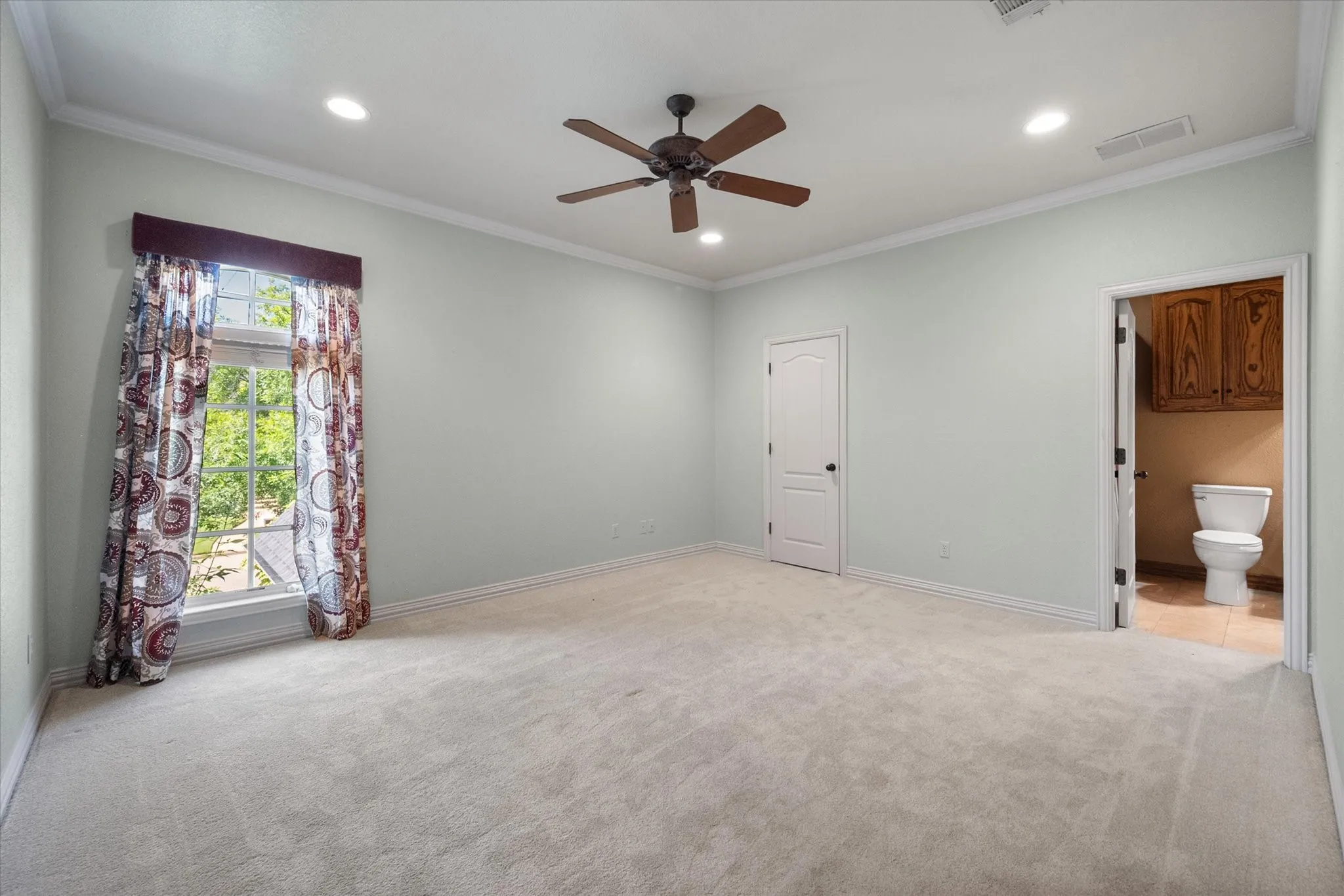 Single Family Residence For Sale in Tarrant County , 1019 Walnut Falls Circle, Mansfield, Texas 76063, 4 Bedroom, 5 Bathroom, 2 Garage spaces, 4,571 Sqft, built in 2000, mls#21325077, Real Estate Agent in Mansfield, Homes For Sale in Tarrant county, Homes For Sale in Mansfield, Realtor in Mansfield Texas, Real Estate Brokerage Independent Realty Texas, Luminita Cordes Realtor
