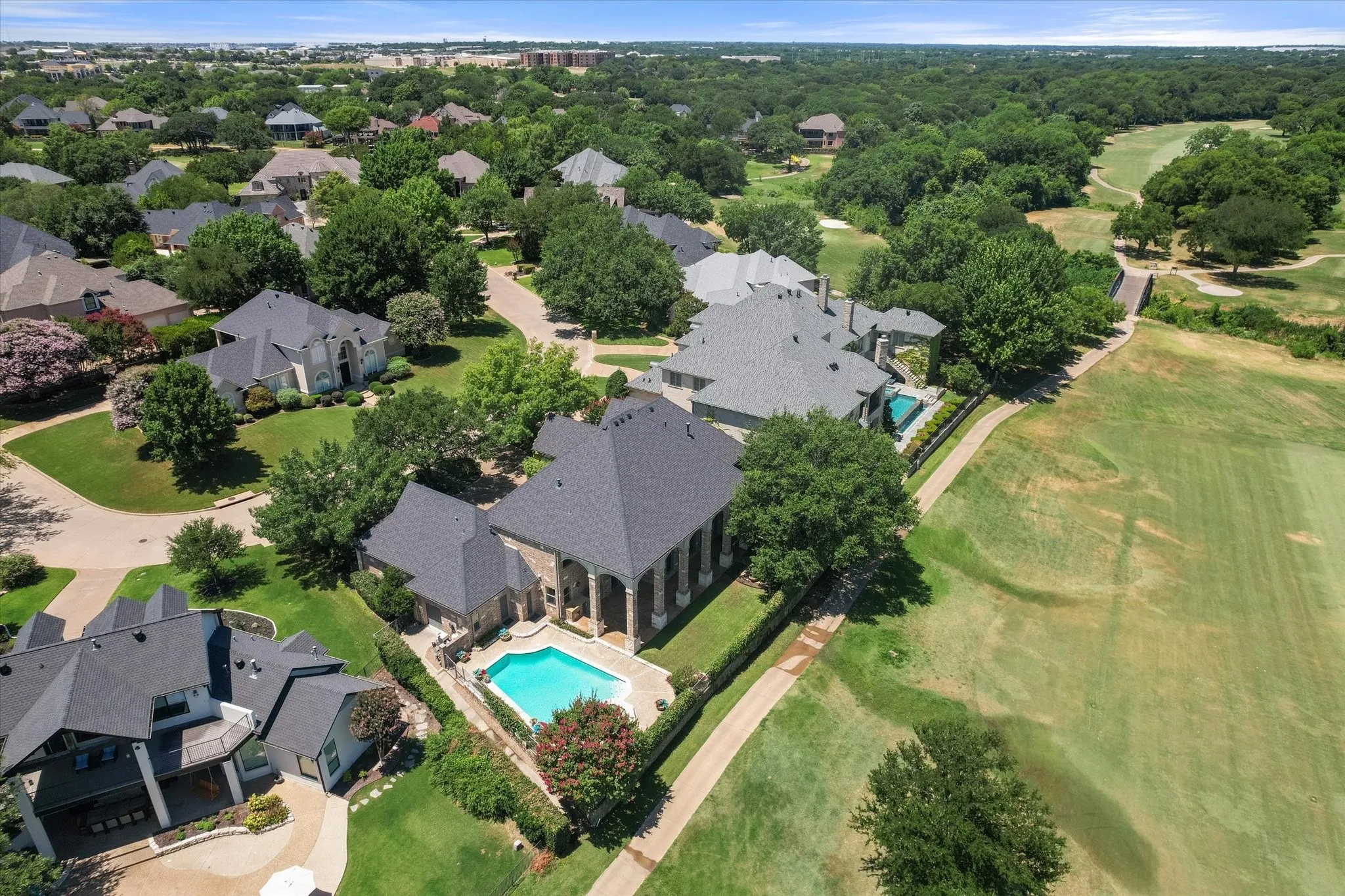 Single Family Residence For Sale in Tarrant County , 1019 Walnut Falls Circle, Mansfield, Texas 76063, 4 Bedroom, 5 Bathroom, 2 Garage spaces, 4,571 Sqft, built in 2000, mls#21325077, Real Estate Agent in Mansfield, Homes For Sale in Tarrant county, Homes For Sale in Mansfield, Realtor in Mansfield Texas, Real Estate Brokerage Independent Realty Texas, Luminita Cordes Realtor