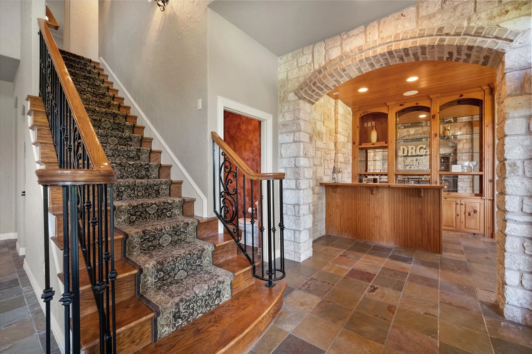 Single Family Residence For Sale in Tarrant County , 1019 Walnut Falls Circle, Mansfield, Texas 76063, 4 Bedroom, 5 Bathroom, 2 Garage spaces, 4,571 Sqft, built in 2000, mls#21325077, Real Estate Agent in Mansfield, Homes For Sale in Tarrant county, Homes For Sale in Mansfield, Realtor in Mansfield Texas, Real Estate Brokerage Independent Realty Texas, Luminita Cordes Realtor