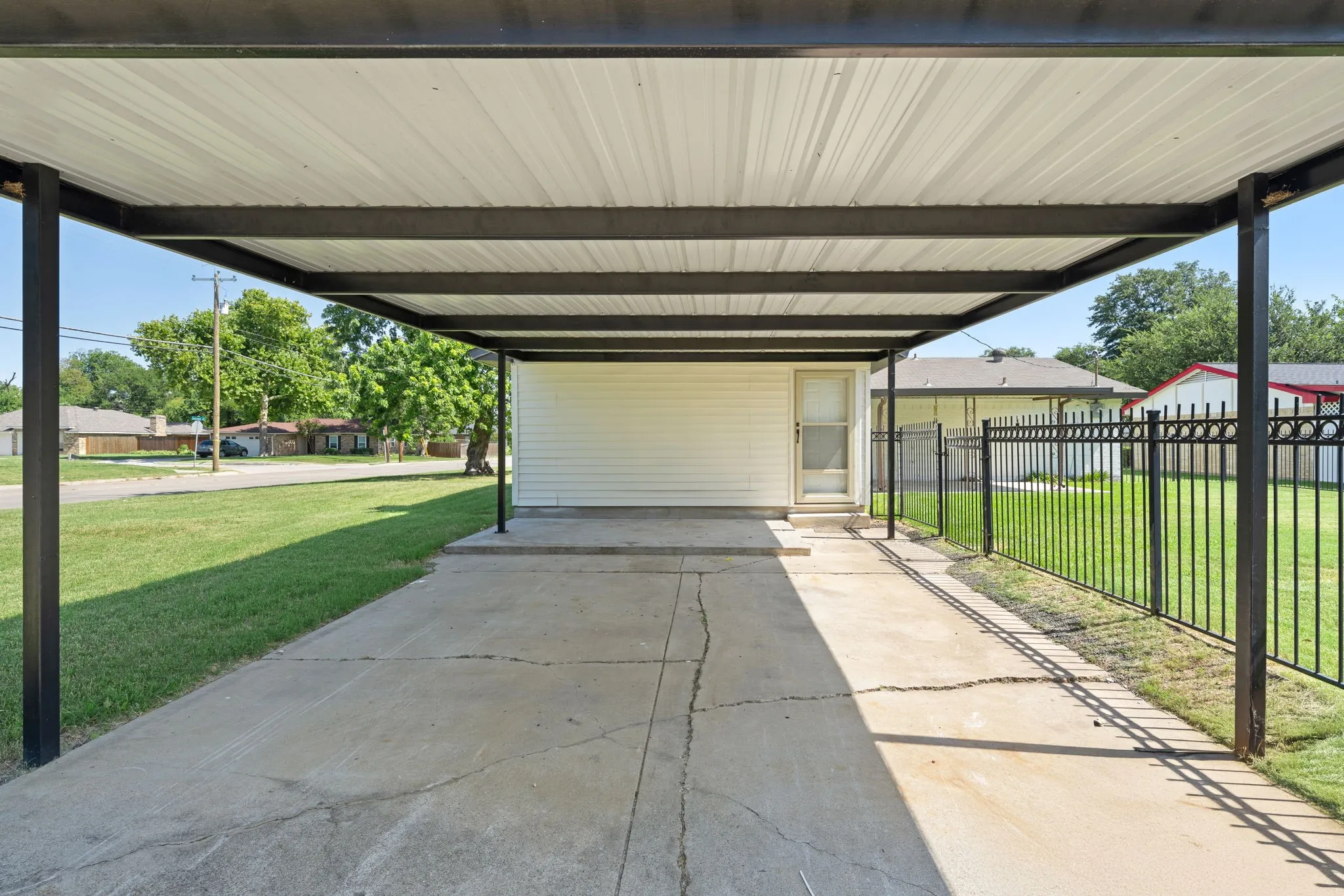 Single Family Residence For Sale in Collin County , 1700 Jasmine Lane, Plano, Texas 75074, 4 Bedroom, 2 Bathroom, Garage spaces, 1,839 Sqft, built in 1972, mls#21326282, Real Estate Agent in Plano, Homes For Sale in Collin county, Homes For Sale in Plano, Realtor in Plano Texas, Real Estate Brokerage Independent Realty Texas, Luminita Cordes Realtor