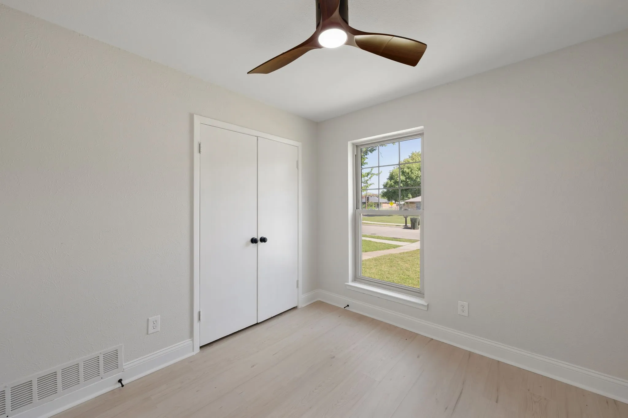 Single Family Residence For Sale in Collin County , 1700 Jasmine Lane, Plano, Texas 75074, 4 Bedroom, 2 Bathroom, Garage spaces, 1,839 Sqft, built in 1972, mls#21326282, Real Estate Agent in Plano, Homes For Sale in Collin county, Homes For Sale in Plano, Realtor in Plano Texas, Real Estate Brokerage Independent Realty Texas, Luminita Cordes Realtor