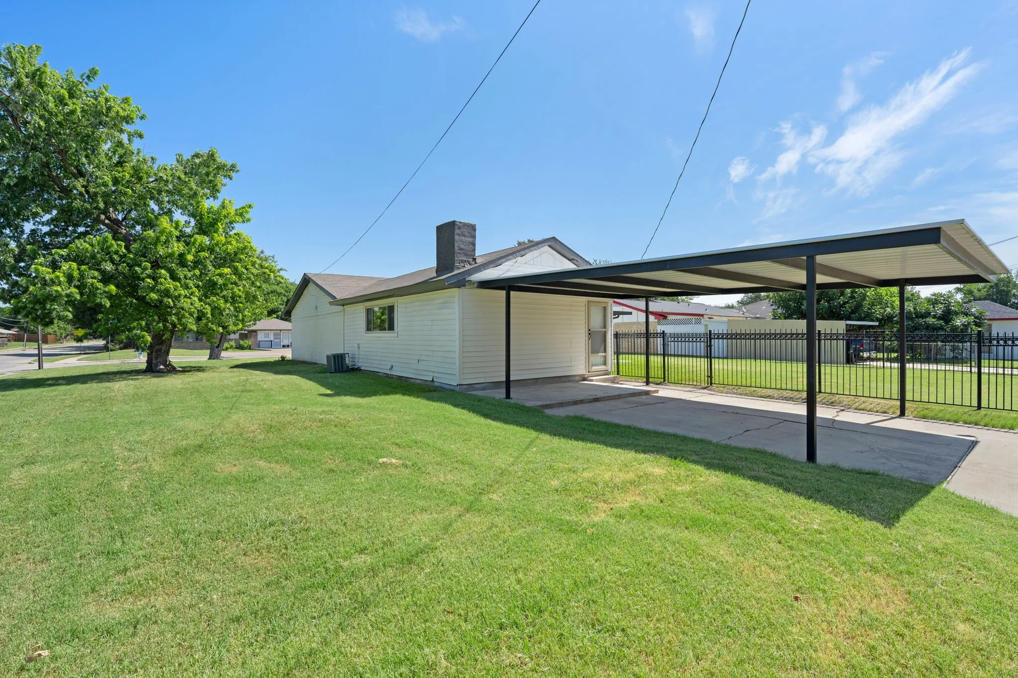 Single Family Residence For Sale in Collin County , 1700 Jasmine Lane, Plano, Texas 75074, 4 Bedroom, 2 Bathroom, Garage spaces, 1,839 Sqft, built in 1972, mls#21326282, Real Estate Agent in Plano, Homes For Sale in Collin county, Homes For Sale in Plano, Realtor in Plano Texas, Real Estate Brokerage Independent Realty Texas, Luminita Cordes Realtor