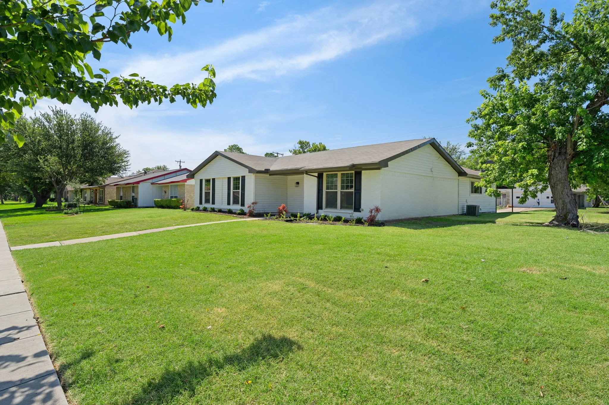 Single Family Residence For Sale in Collin County , 1700 Jasmine Lane, Plano, Texas 75074, 4 Bedroom, 2 Bathroom, Garage spaces, 1,839 Sqft, built in 1972, mls#21326282, Real Estate Agent in Plano, Homes For Sale in Collin county, Homes For Sale in Plano, Realtor in Plano Texas, Real Estate Brokerage Independent Realty Texas, Luminita Cordes Realtor