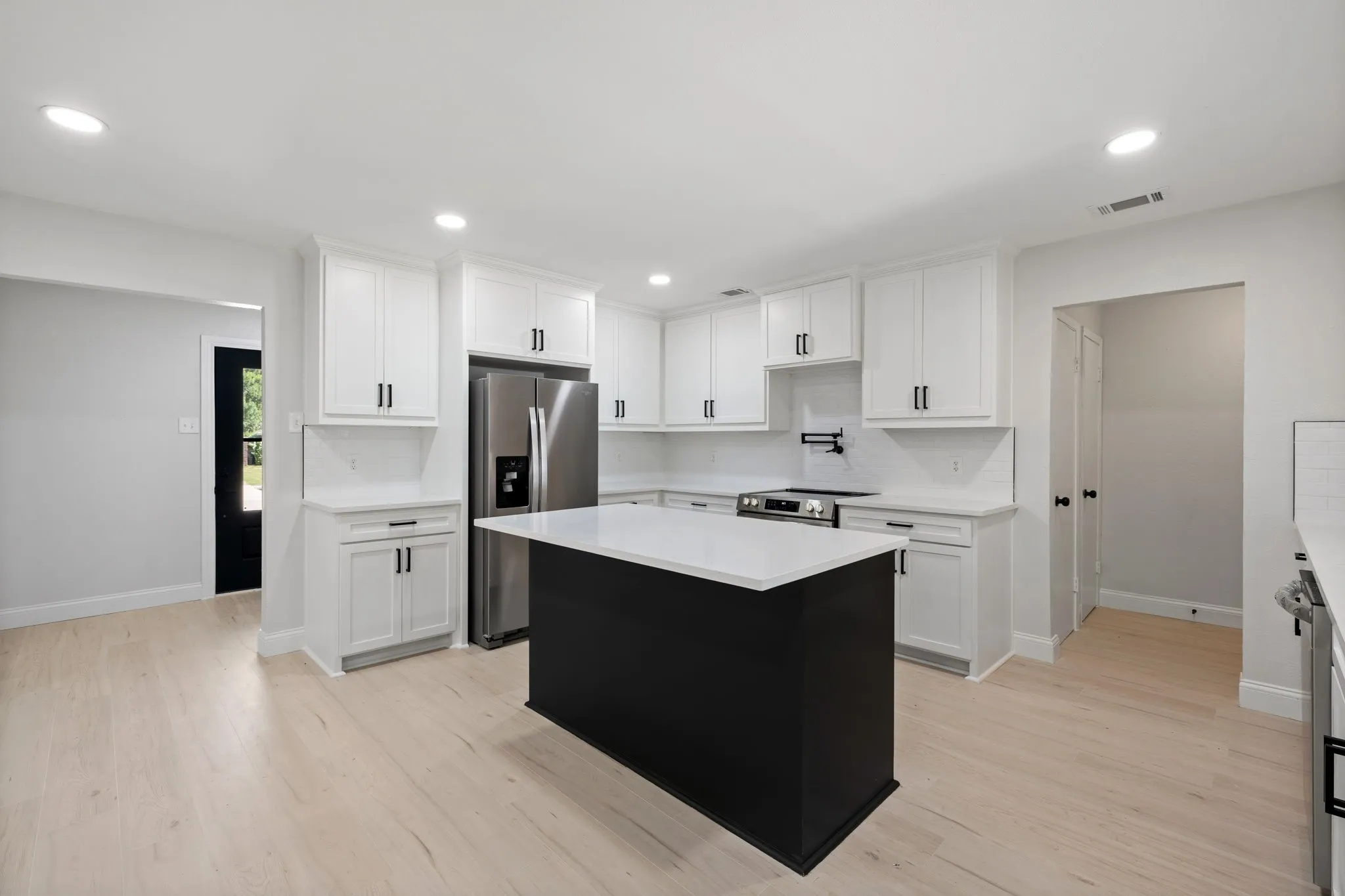 Single Family Residence For Sale in Collin County , 1700 Jasmine Lane, Plano, Texas 75074, 4 Bedroom, 2 Bathroom, Garage spaces, 1,839 Sqft, built in 1972, mls#21326282, Real Estate Agent in Plano, Homes For Sale in Collin county, Homes For Sale in Plano, Realtor in Plano Texas, Real Estate Brokerage Independent Realty Texas, Luminita Cordes Realtor