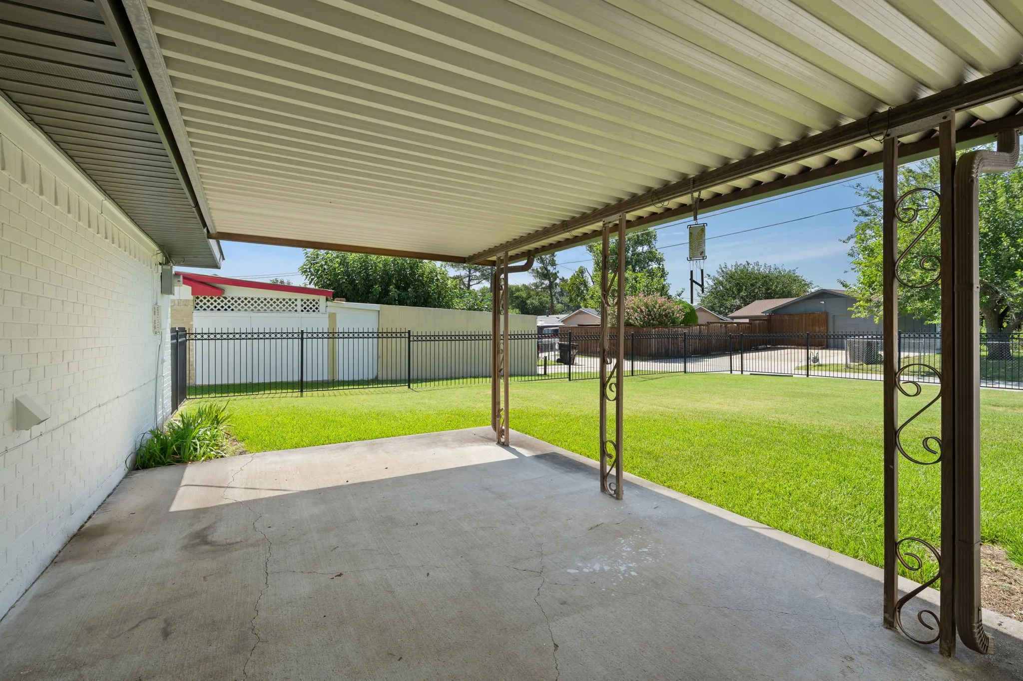 Single Family Residence For Sale in Collin County , 1700 Jasmine Lane, Plano, Texas 75074, 4 Bedroom, 2 Bathroom, Garage spaces, 1,839 Sqft, built in 1972, mls#21326282, Real Estate Agent in Plano, Homes For Sale in Collin county, Homes For Sale in Plano, Realtor in Plano Texas, Real Estate Brokerage Independent Realty Texas, Luminita Cordes Realtor