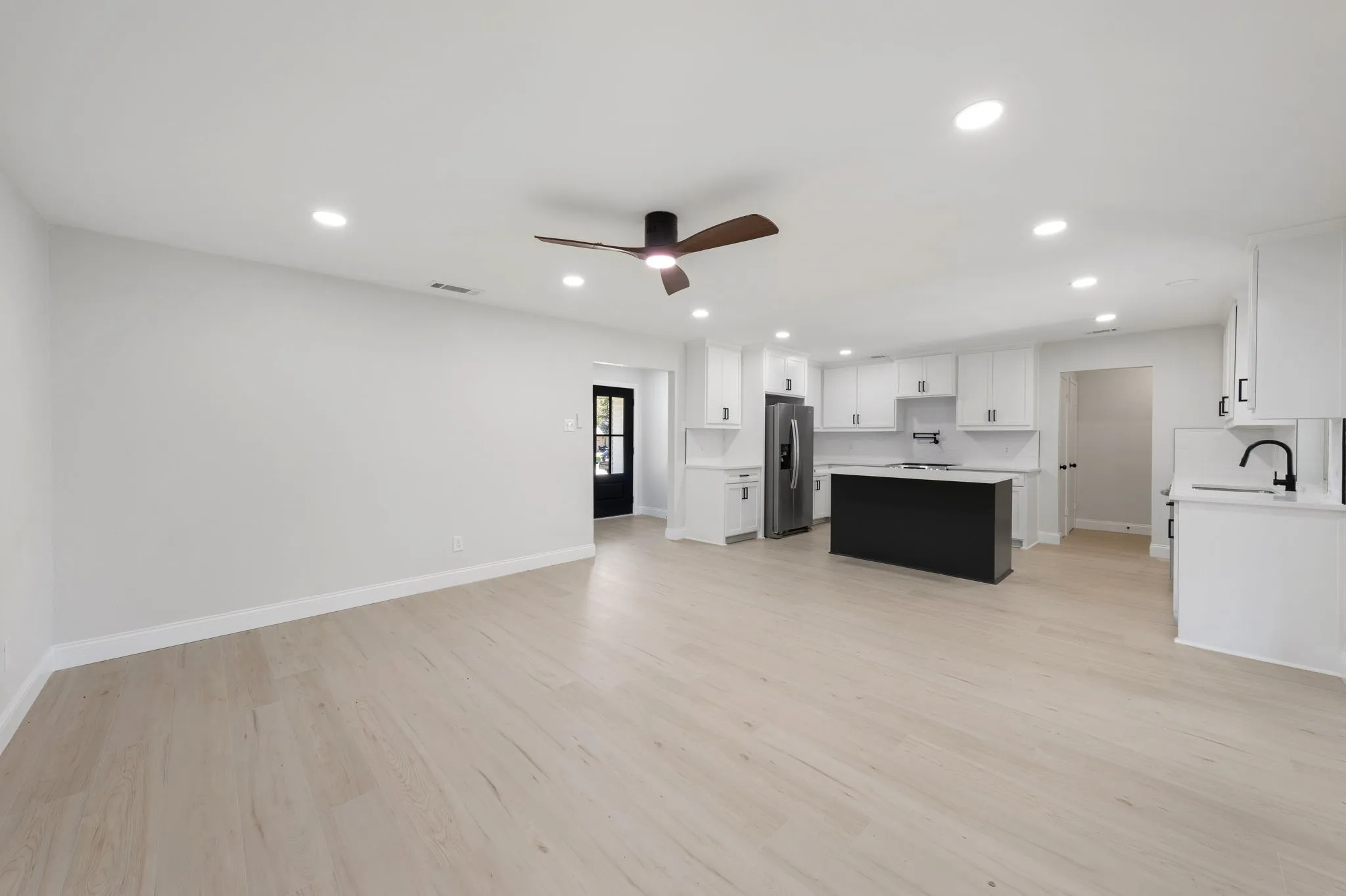 Single Family Residence For Sale in Collin County , 1700 Jasmine Lane, Plano, Texas 75074, 4 Bedroom, 2 Bathroom, Garage spaces, 1,839 Sqft, built in 1972, mls#21326282, Real Estate Agent in Plano, Homes For Sale in Collin county, Homes For Sale in Plano, Realtor in Plano Texas, Real Estate Brokerage Independent Realty Texas, Luminita Cordes Realtor