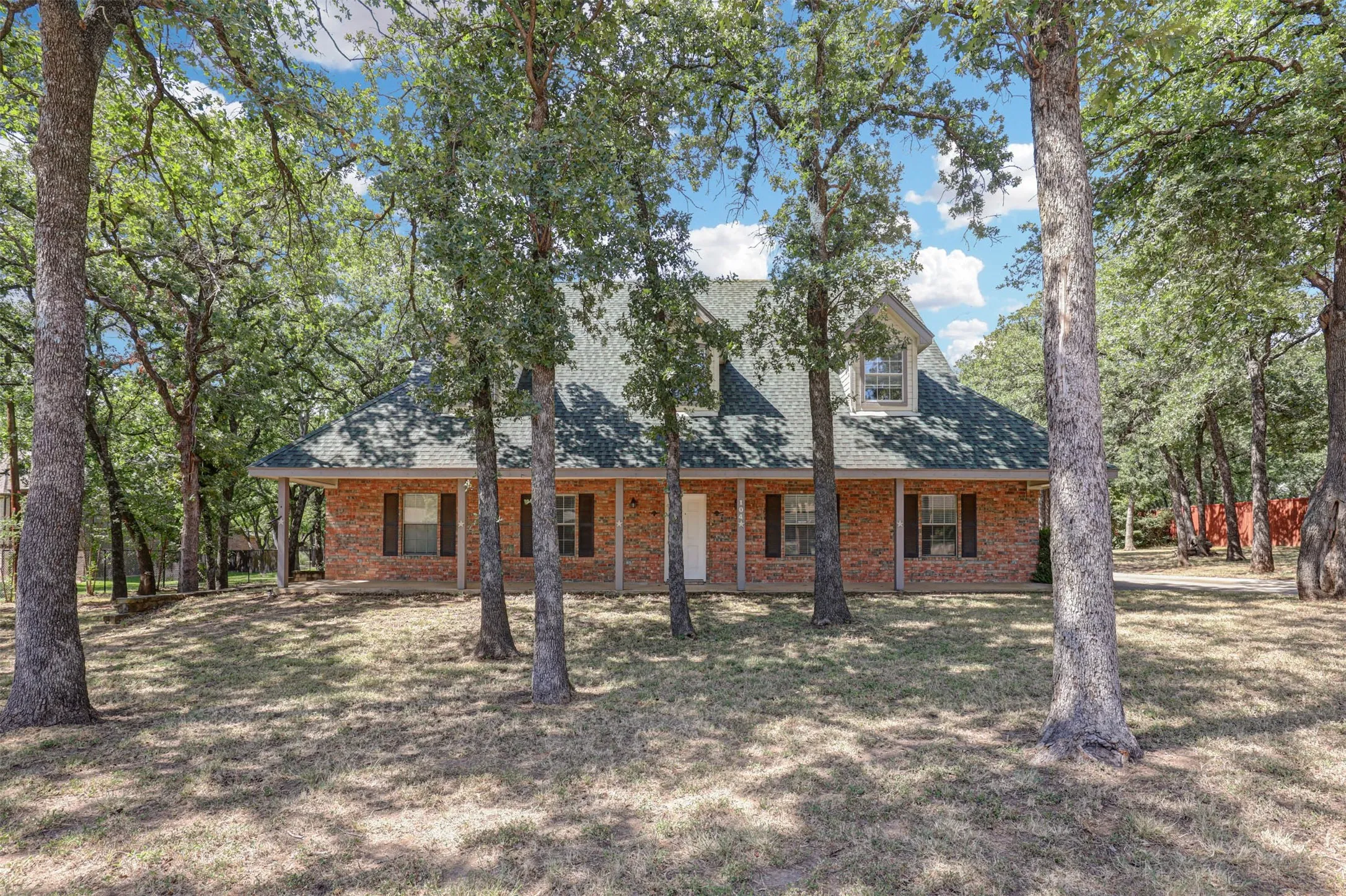 Single Family Residence For Sale in Tarrant County , 104 W Ash Lane, Euless, Texas 76039, 3 Bedroom, 3 Bathroom, 3 Garage spaces, 3,270 Sqft, built in 1995, mls#21326077, Real Estate Agent in Euless, Homes For Sale in Tarrant county, Homes For Sale in Euless, Realtor in Euless Texas, Real Estate Brokerage Independent Realty Texas, Luminita Cordes Realtor
