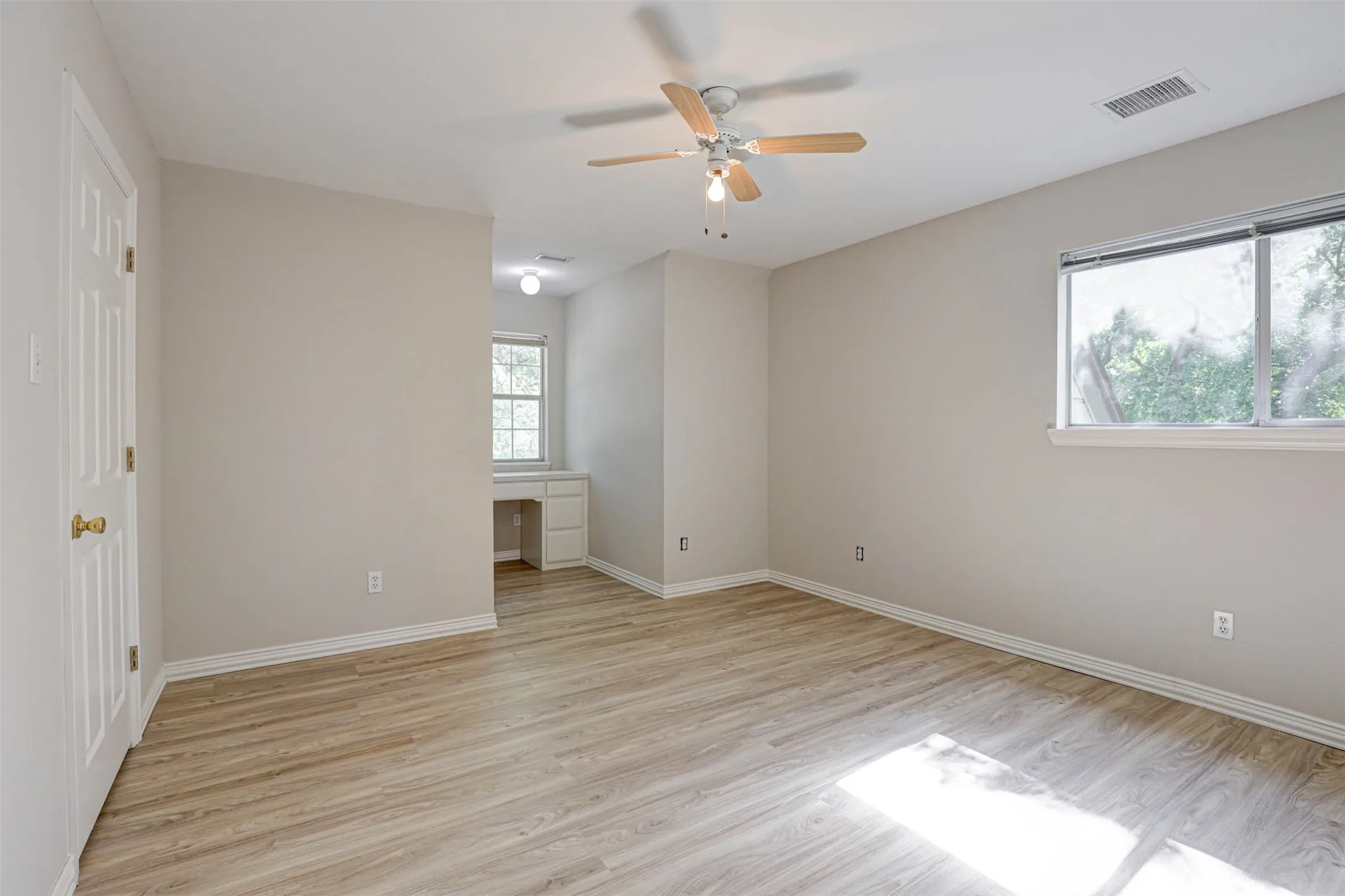 Single Family Residence For Sale in Tarrant County , 104 W Ash Lane, Euless, Texas 76039, 3 Bedroom, 3 Bathroom, 3 Garage spaces, 3,270 Sqft, built in 1995, mls#21326077, Real Estate Agent in Euless, Homes For Sale in Tarrant county, Homes For Sale in Euless, Realtor in Euless Texas, Real Estate Brokerage Independent Realty Texas, Luminita Cordes Realtor