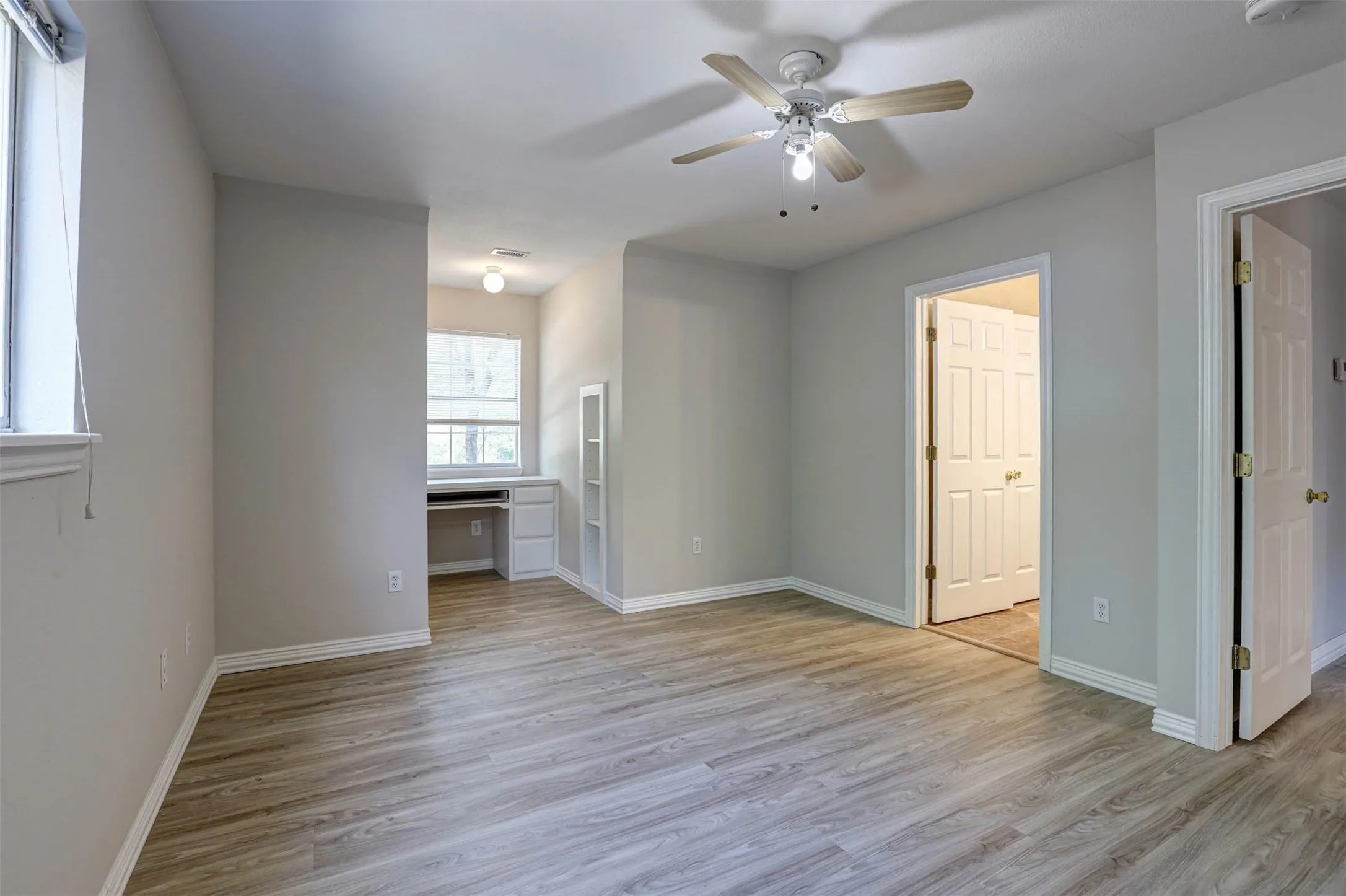 Single Family Residence For Sale in Tarrant County , 104 W Ash Lane, Euless, Texas 76039, 3 Bedroom, 3 Bathroom, 3 Garage spaces, 3,270 Sqft, built in 1995, mls#21326077, Real Estate Agent in Euless, Homes For Sale in Tarrant county, Homes For Sale in Euless, Realtor in Euless Texas, Real Estate Brokerage Independent Realty Texas, Luminita Cordes Realtor
