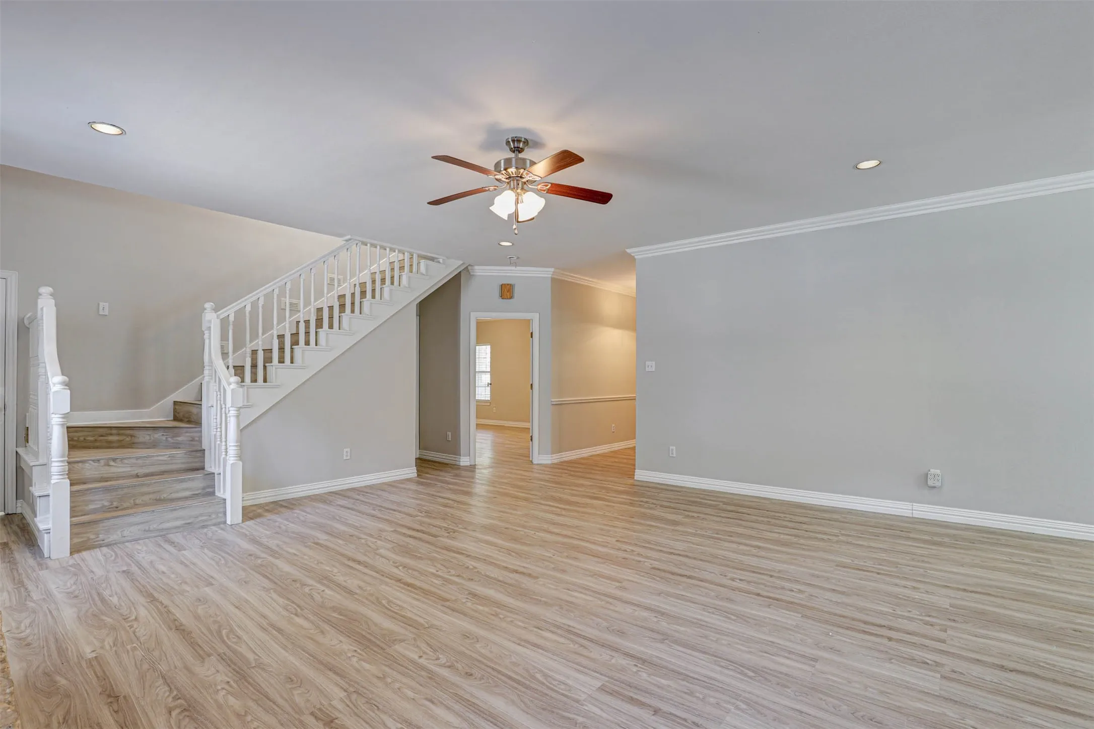 Single Family Residence For Sale in Tarrant County , 104 W Ash Lane, Euless, Texas 76039, 3 Bedroom, 3 Bathroom, 3 Garage spaces, 3,270 Sqft, built in 1995, mls#21326077, Real Estate Agent in Euless, Homes For Sale in Tarrant county, Homes For Sale in Euless, Realtor in Euless Texas, Real Estate Brokerage Independent Realty Texas, Luminita Cordes Realtor