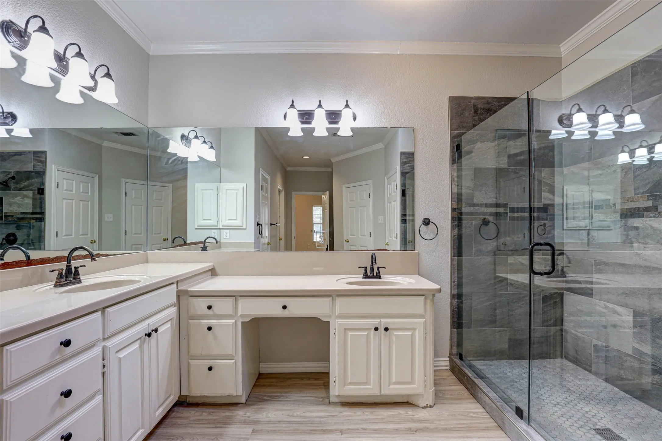 Single Family Residence For Sale in Tarrant County , 104 W Ash Lane, Euless, Texas 76039, 3 Bedroom, 3 Bathroom, 3 Garage spaces, 3,270 Sqft, built in 1995, mls#21326077, Real Estate Agent in Euless, Homes For Sale in Tarrant county, Homes For Sale in Euless, Realtor in Euless Texas, Real Estate Brokerage Independent Realty Texas, Luminita Cordes Realtor