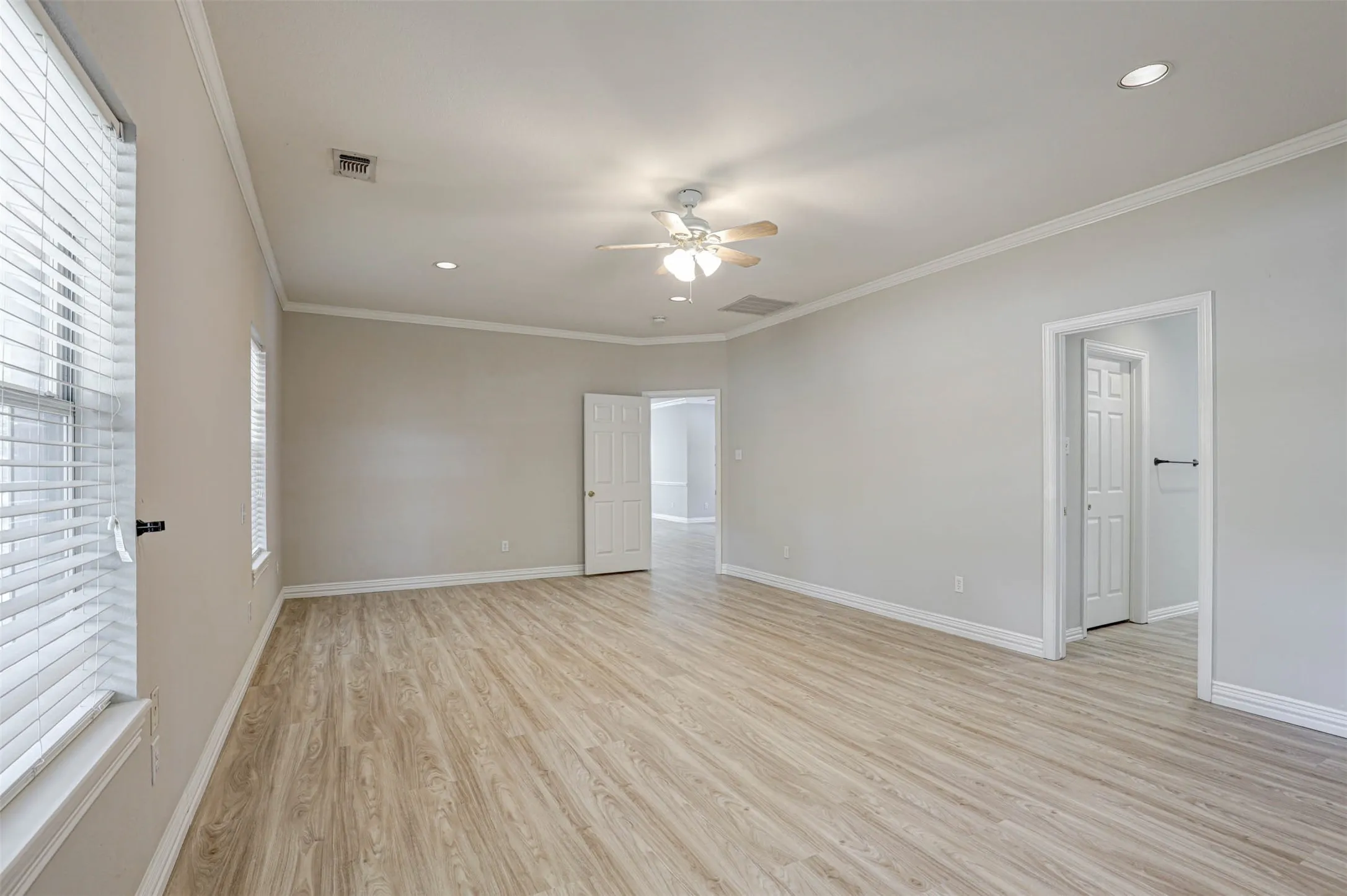 Single Family Residence For Sale in Tarrant County , 104 W Ash Lane, Euless, Texas 76039, 3 Bedroom, 3 Bathroom, 3 Garage spaces, 3,270 Sqft, built in 1995, mls#21326077, Real Estate Agent in Euless, Homes For Sale in Tarrant county, Homes For Sale in Euless, Realtor in Euless Texas, Real Estate Brokerage Independent Realty Texas, Luminita Cordes Realtor