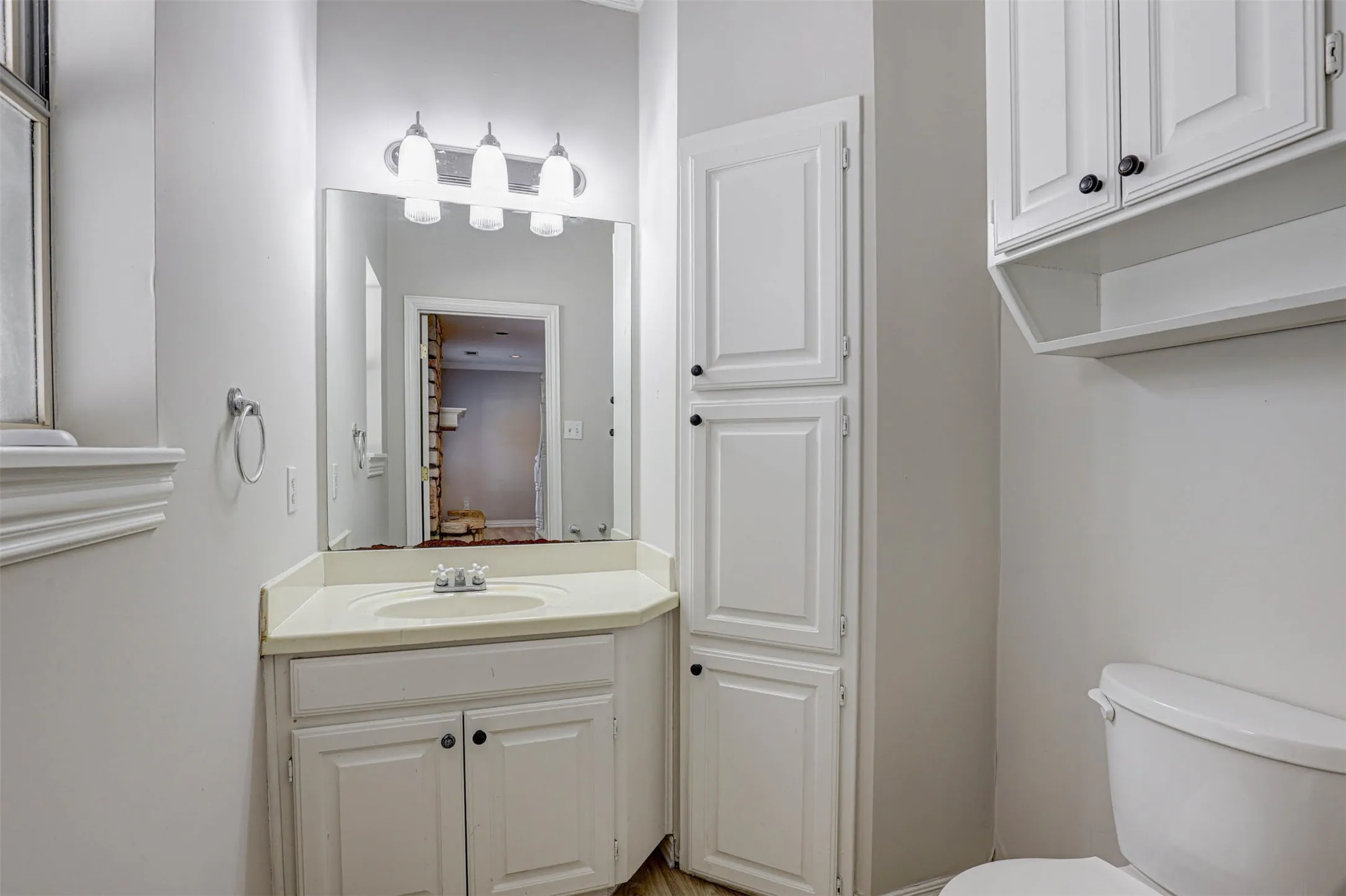 Single Family Residence For Sale in Tarrant County , 104 W Ash Lane, Euless, Texas 76039, 3 Bedroom, 3 Bathroom, 3 Garage spaces, 3,270 Sqft, built in 1995, mls#21326077, Real Estate Agent in Euless, Homes For Sale in Tarrant county, Homes For Sale in Euless, Realtor in Euless Texas, Real Estate Brokerage Independent Realty Texas, Luminita Cordes Realtor