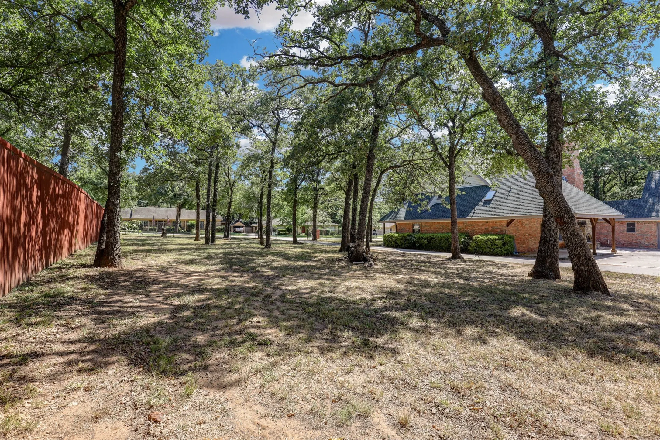 Single Family Residence For Sale in Tarrant County , 104 W Ash Lane, Euless, Texas 76039, 3 Bedroom, 3 Bathroom, 3 Garage spaces, 3,270 Sqft, built in 1995, mls#21326077, Real Estate Agent in Euless, Homes For Sale in Tarrant county, Homes For Sale in Euless, Realtor in Euless Texas, Real Estate Brokerage Independent Realty Texas, Luminita Cordes Realtor