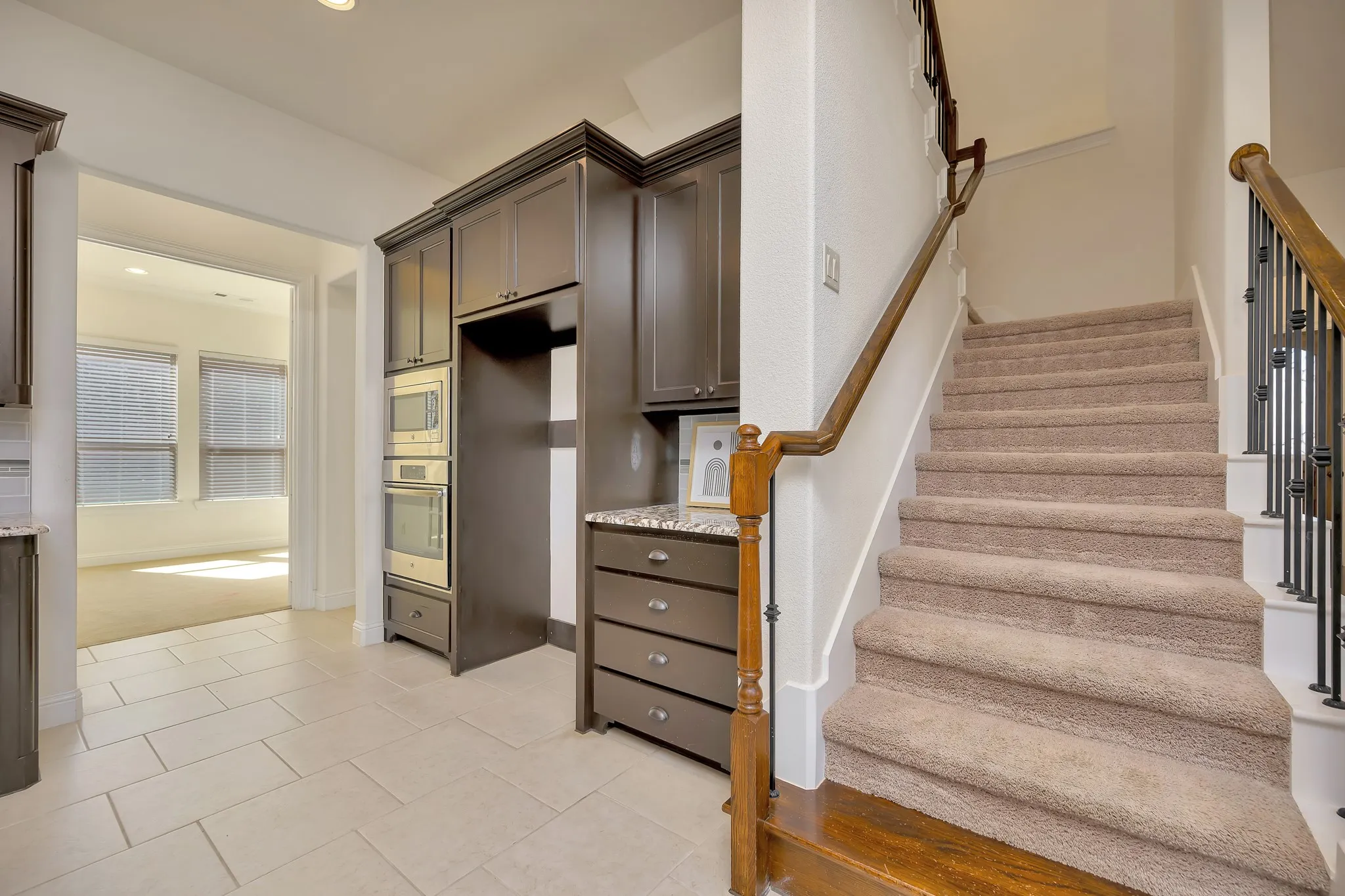 Single Family Residence For Sale in Denton County , 1052 Highpoint Way, Roanoke, Texas 76262, 4 Bedroom, 3 Bathroom, 3 Garage spaces, 3,491 Sqft, built in 2017, mls#21326508, Real Estate Agent in Roanoke, Homes For Sale in Denton county, Homes For Sale in Roanoke, Realtor in Roanoke Texas, Real Estate Brokerage Independent Realty Texas, Luminita Cordes Realtor
