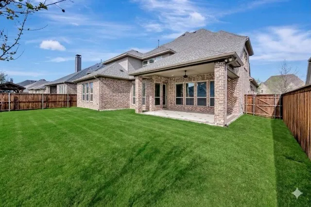 Single Family Residence For Sale in Denton County , 1052 Highpoint Way, Roanoke, Texas 76262, 4 Bedroom, 3 Bathroom, 3 Garage spaces, 3,491 Sqft, built in 2017, mls#21326508, Real Estate Agent in Roanoke, Homes For Sale in Denton county, Homes For Sale in Roanoke, Realtor in Roanoke Texas, Real Estate Brokerage Independent Realty Texas, Luminita Cordes Realtor