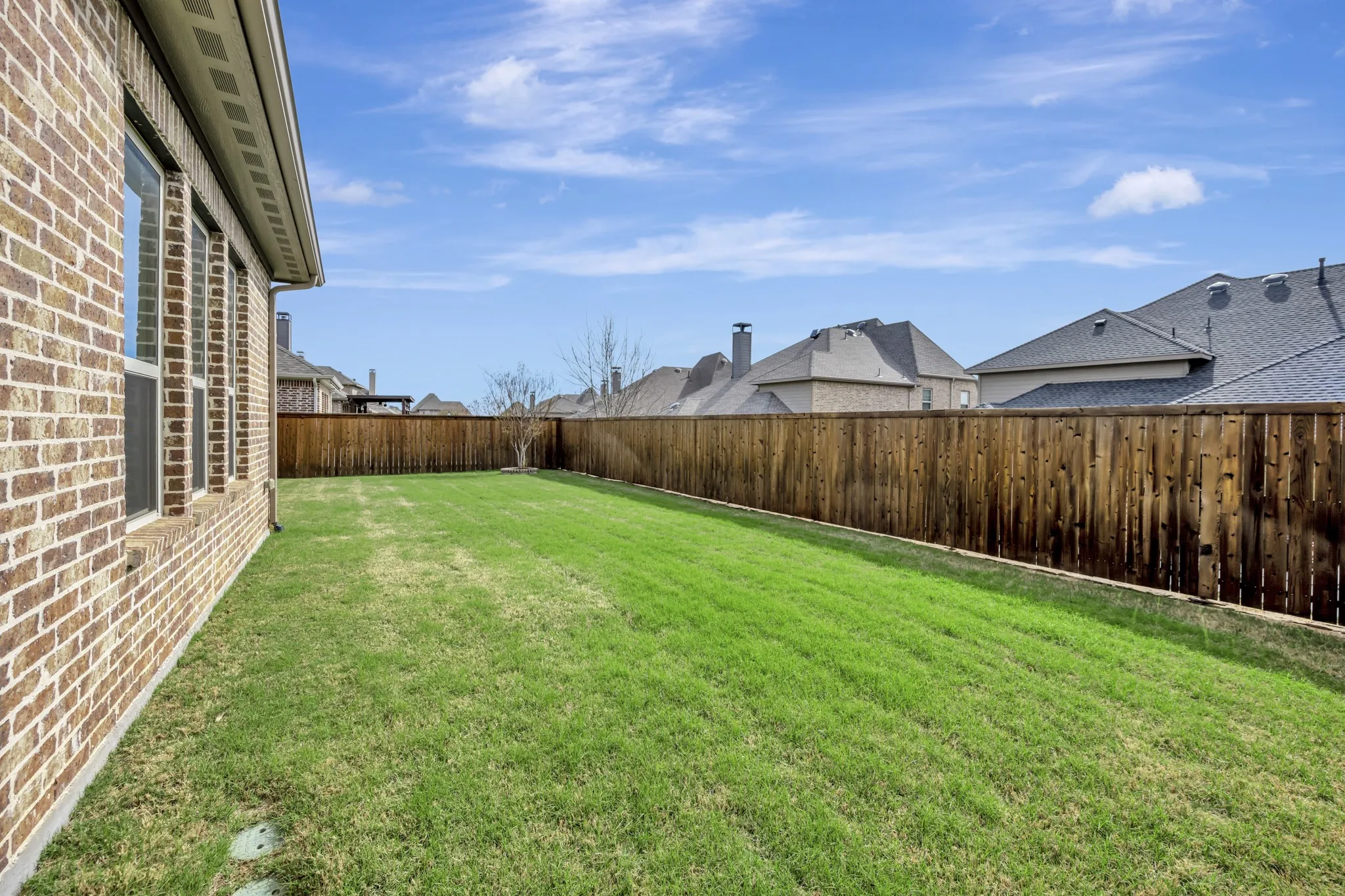 Single Family Residence For Sale in Denton County , 1052 Highpoint Way, Roanoke, Texas 76262, 4 Bedroom, 3 Bathroom, 3 Garage spaces, 3,491 Sqft, built in 2017, mls#21326508, Real Estate Agent in Roanoke, Homes For Sale in Denton county, Homes For Sale in Roanoke, Realtor in Roanoke Texas, Real Estate Brokerage Independent Realty Texas, Luminita Cordes Realtor