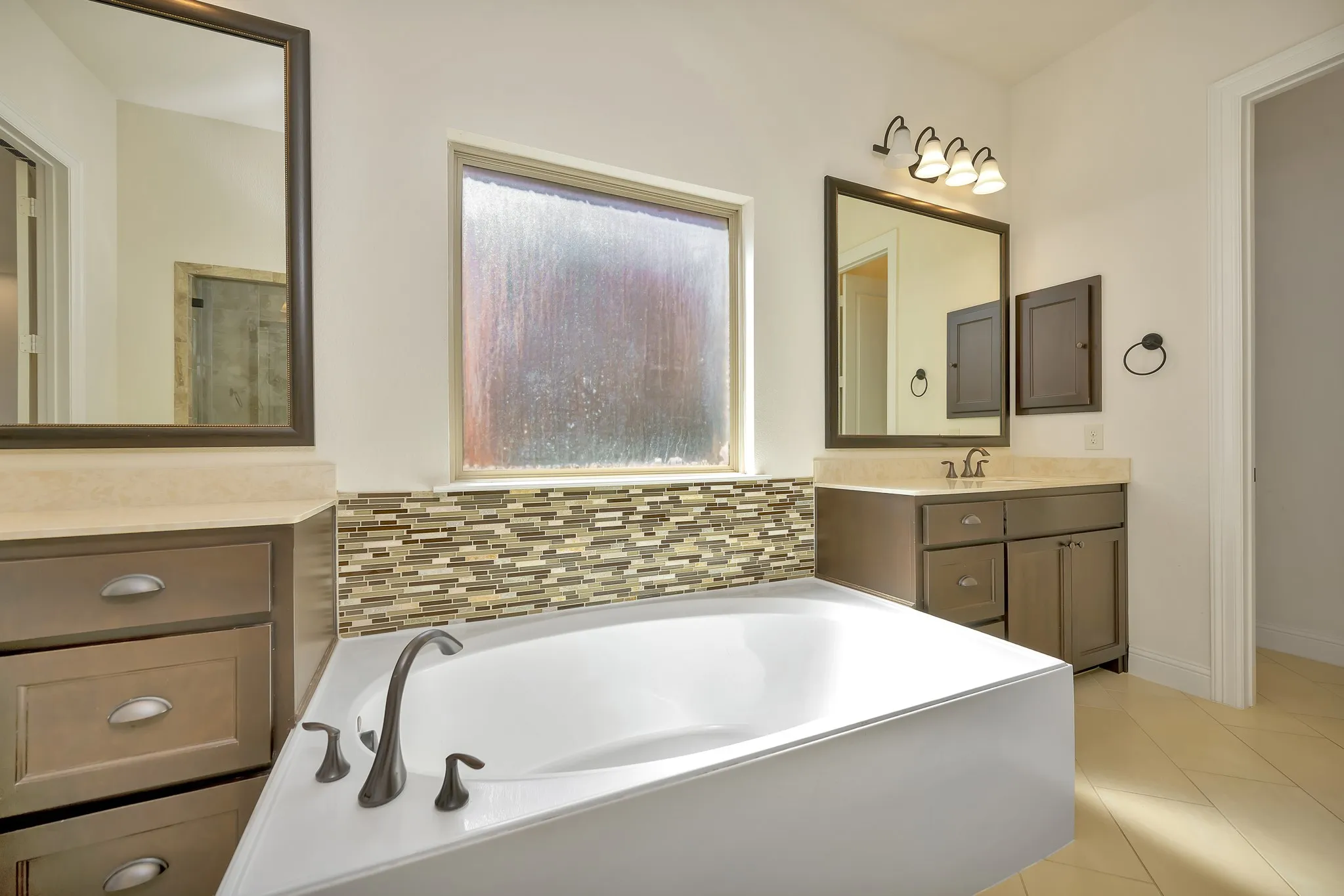 Garden tub