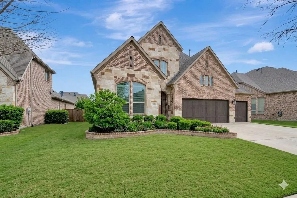 Single Family Residence For Sale in Denton County , 1052 Highpoint Way, Roanoke, Texas 76262, 4 Bedroom, 3 Bathroom, 3 Garage spaces, 3,491 Sqft, built in 2017, mls#21326508, Real Estate Agent in Roanoke, Homes For Sale in Denton county, Homes For Sale in Roanoke, Realtor in Roanoke Texas, Real Estate Brokerage Independent Realty Texas, Luminita Cordes Realtor