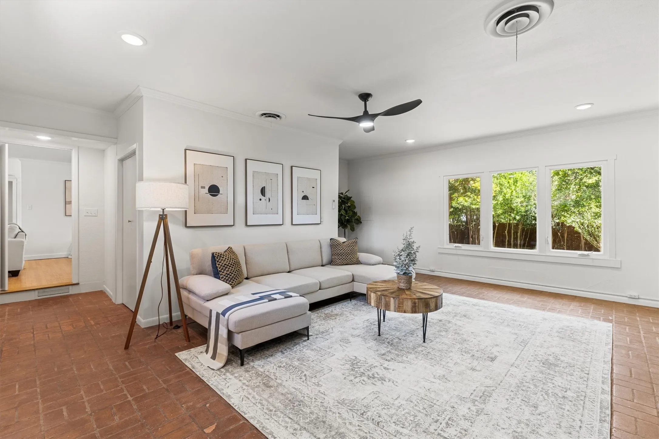 Single Family Residence For Sale in Tarrant County , 6467 Kirkwood Road, Fort Worth, Texas 76116, 3 Bedroom, 2 Bathroom, Garage spaces, 2,176 Sqft, built in 1955, mls#21316138, Real Estate Agent in Fort Worth, Homes For Sale in Tarrant county, Homes For Sale in Fort Worth, Realtor in Fort Worth Texas, Real Estate Brokerage Independent Realty Texas, Luminita Cordes Realtor
