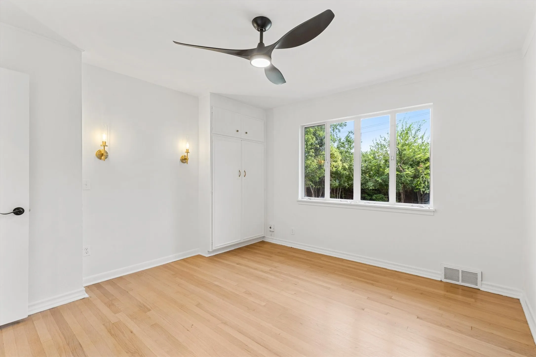 Single Family Residence For Sale in Tarrant County , 6467 Kirkwood Road, Fort Worth, Texas 76116, 3 Bedroom, 2 Bathroom, Garage spaces, 2,176 Sqft, built in 1955, mls#21316138, Real Estate Agent in Fort Worth, Homes For Sale in Tarrant county, Homes For Sale in Fort Worth, Realtor in Fort Worth Texas, Real Estate Brokerage Independent Realty Texas, Luminita Cordes Realtor