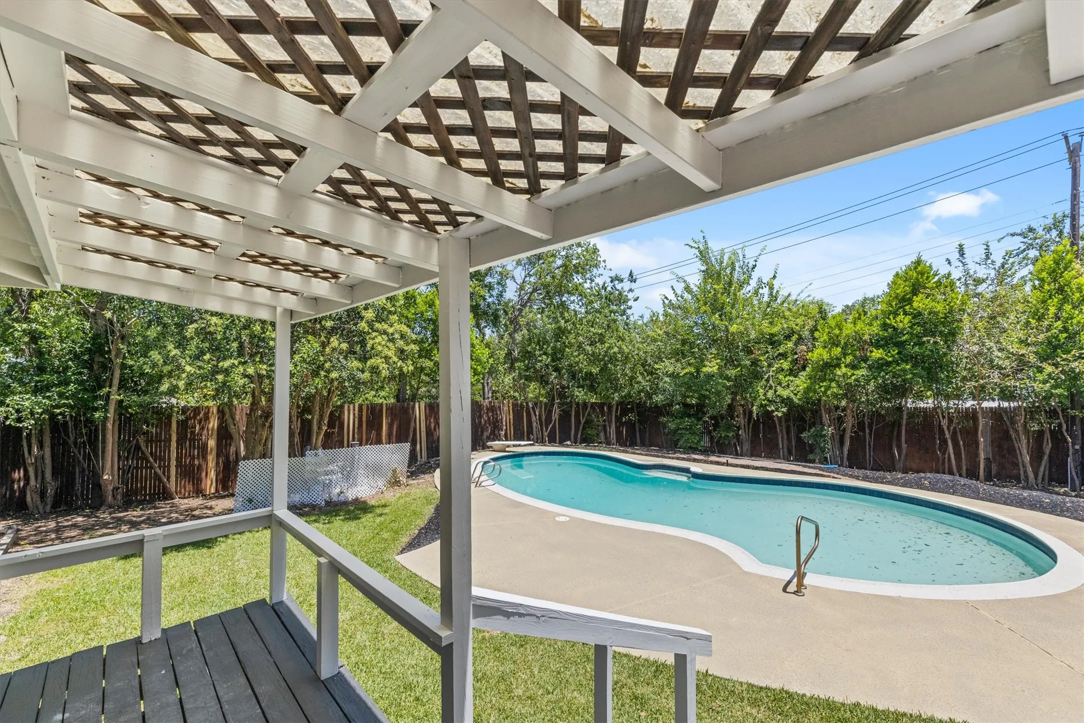 Single Family Residence For Sale in Tarrant County , 6467 Kirkwood Road, Fort Worth, Texas 76116, 3 Bedroom, 2 Bathroom, Garage spaces, 2,176 Sqft, built in 1955, mls#21316138, Real Estate Agent in Fort Worth, Homes For Sale in Tarrant county, Homes For Sale in Fort Worth, Realtor in Fort Worth Texas, Real Estate Brokerage Independent Realty Texas, Luminita Cordes Realtor