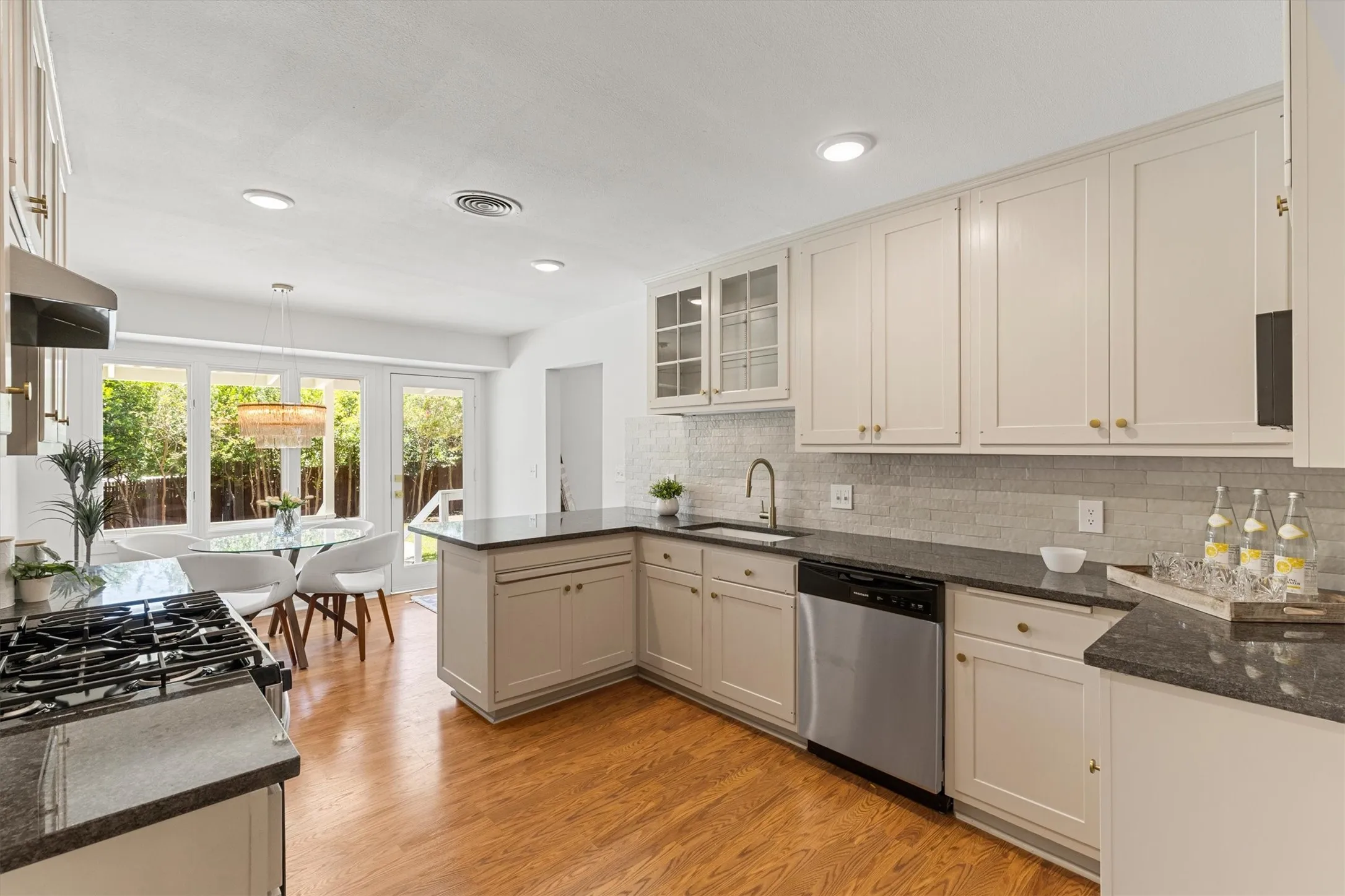 Single Family Residence For Sale in Tarrant County , 6467 Kirkwood Road, Fort Worth, Texas 76116, 3 Bedroom, 2 Bathroom, Garage spaces, 2,176 Sqft, built in 1955, mls#21316138, Real Estate Agent in Fort Worth, Homes For Sale in Tarrant county, Homes For Sale in Fort Worth, Realtor in Fort Worth Texas, Real Estate Brokerage Independent Realty Texas, Luminita Cordes Realtor