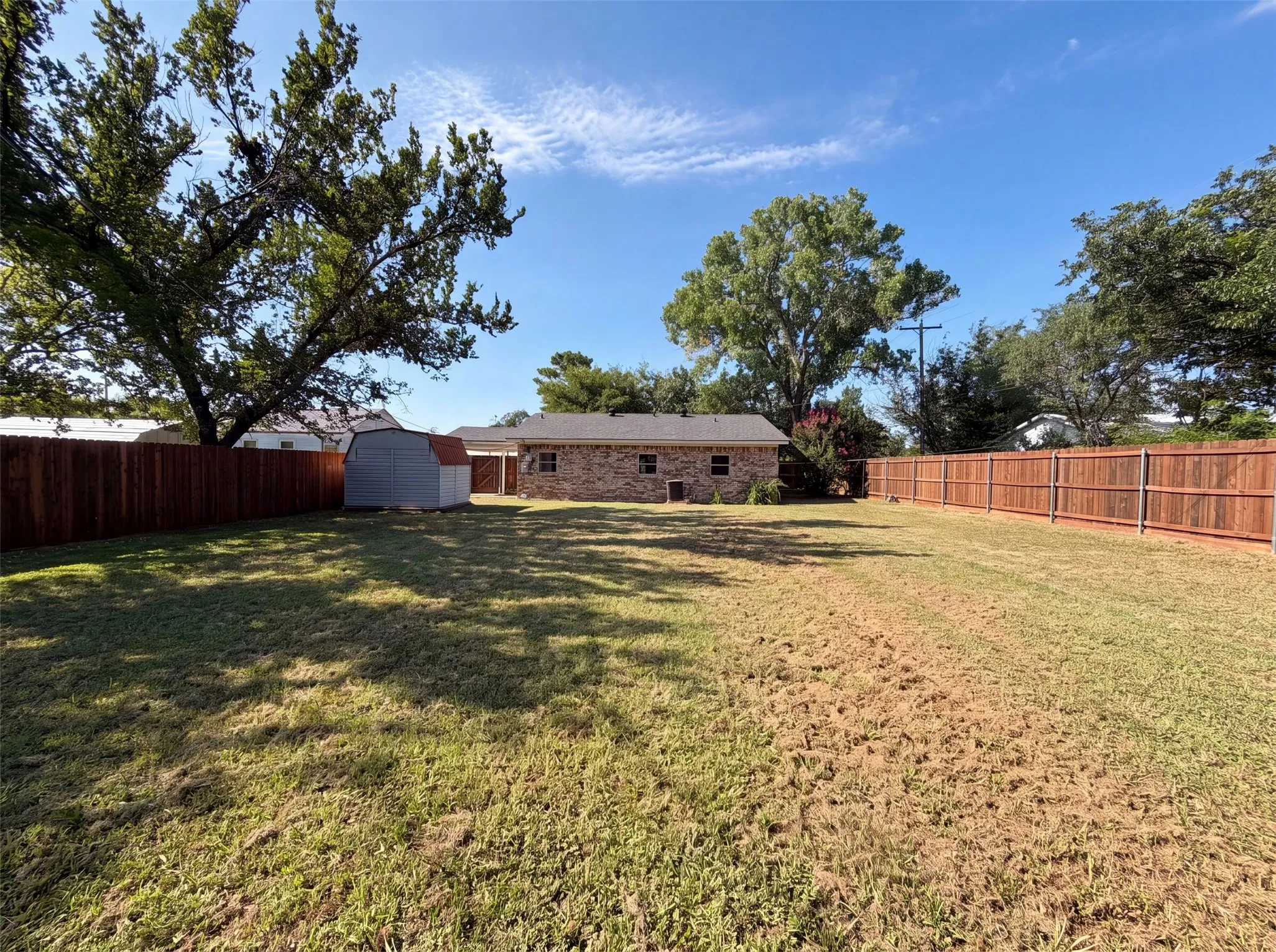 Single Family Residence For Sale in Montague County , 502 Jennings Street, Nocona, Texas 76255, 3 Bedroom, 2 Bathroom, Garage spaces, 1,225 Sqft, built in 1984, mls#21326945, Real Estate Agent in Nocona, Homes For Sale in Montague county, Homes For Sale in Nocona, Realtor in Nocona Texas, Real Estate Brokerage Independent Realty Texas, Luminita Cordes Realtor