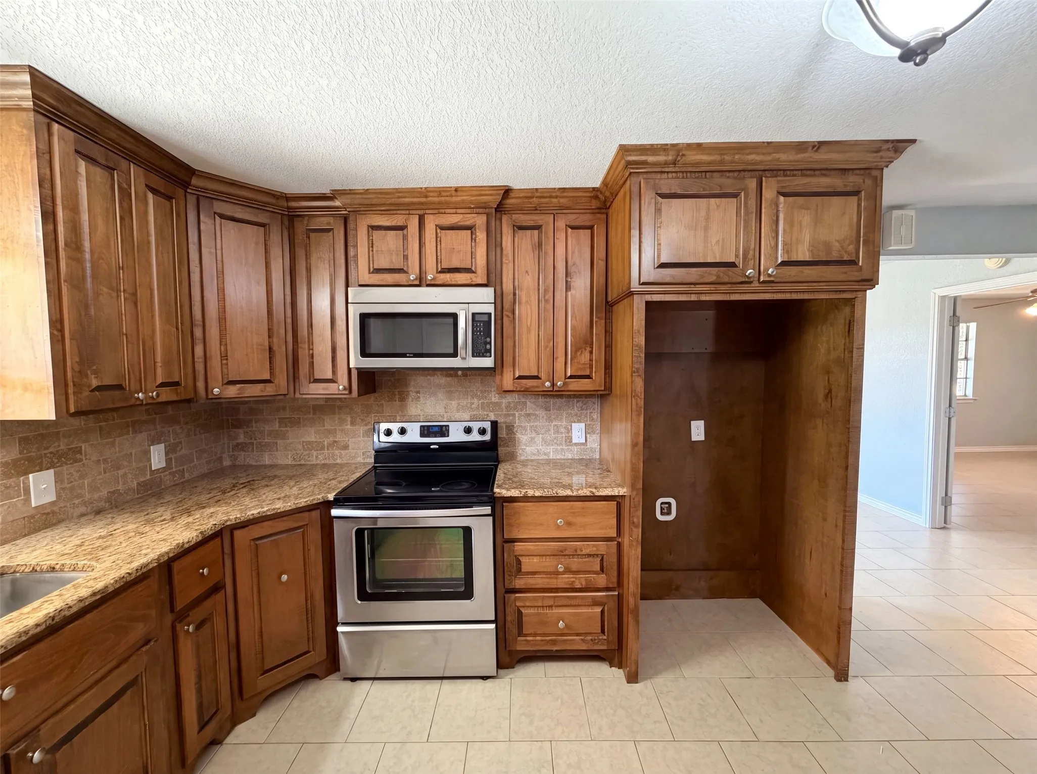Single Family Residence For Sale in Montague County , 502 Jennings Street, Nocona, Texas 76255, 3 Bedroom, 2 Bathroom, Garage spaces, 1,225 Sqft, built in 1984, mls#21326945, Real Estate Agent in Nocona, Homes For Sale in Montague county, Homes For Sale in Nocona, Realtor in Nocona Texas, Real Estate Brokerage Independent Realty Texas, Luminita Cordes Realtor