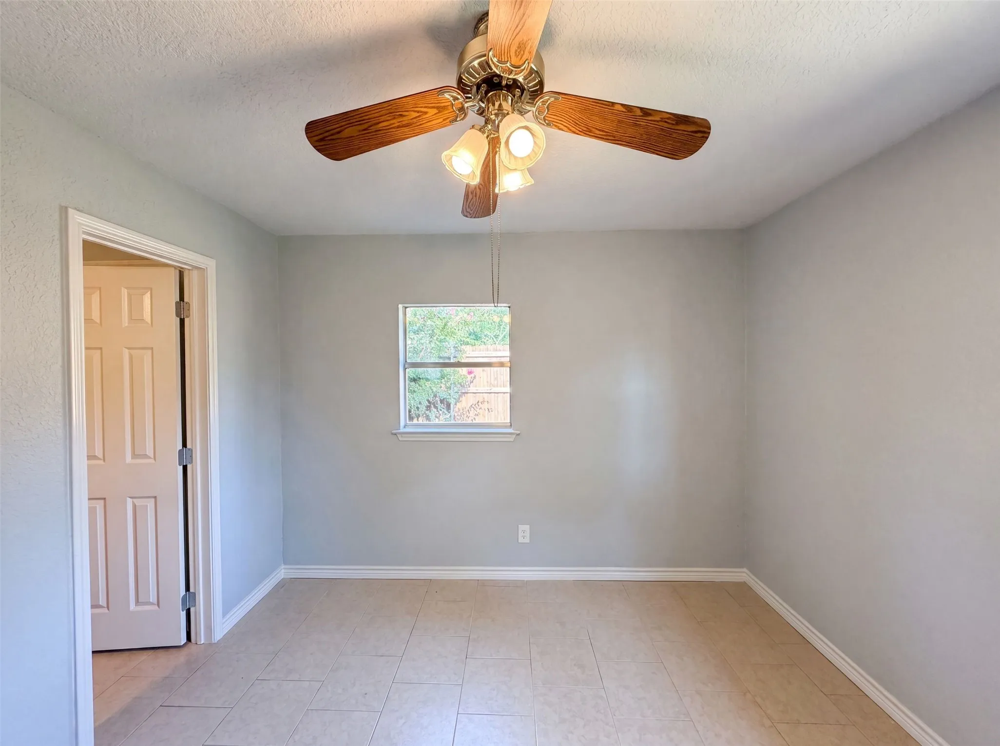 Single Family Residence For Sale in Montague County , 502 Jennings Street, Nocona, Texas 76255, 3 Bedroom, 2 Bathroom, Garage spaces, 1,225 Sqft, built in 1984, mls#21326945, Real Estate Agent in Nocona, Homes For Sale in Montague county, Homes For Sale in Nocona, Realtor in Nocona Texas, Real Estate Brokerage Independent Realty Texas, Luminita Cordes Realtor