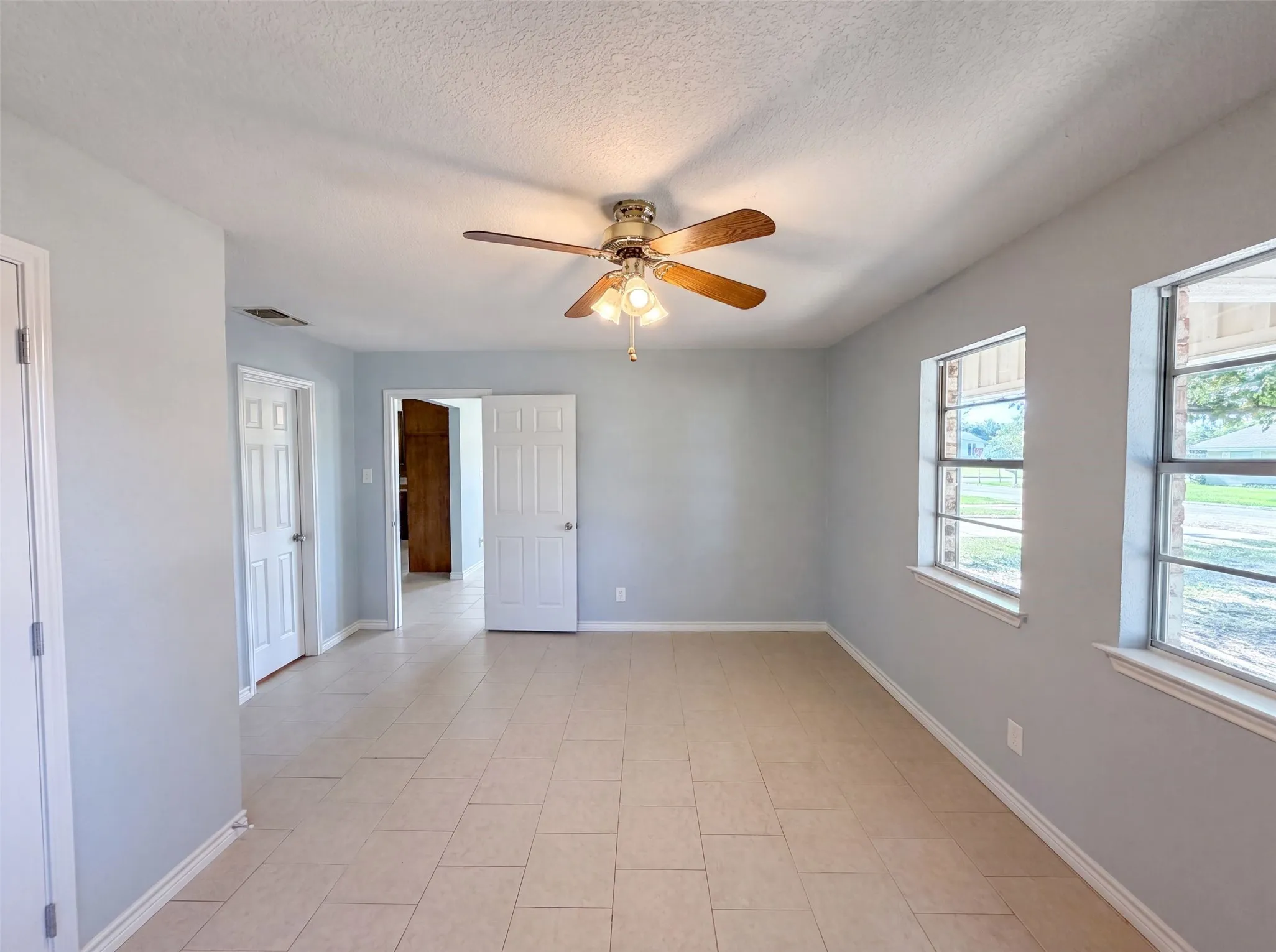 Single Family Residence For Sale in Montague County , 502 Jennings Street, Nocona, Texas 76255, 3 Bedroom, 2 Bathroom, Garage spaces, 1,225 Sqft, built in 1984, mls#21326945, Real Estate Agent in Nocona, Homes For Sale in Montague county, Homes For Sale in Nocona, Realtor in Nocona Texas, Real Estate Brokerage Independent Realty Texas, Luminita Cordes Realtor