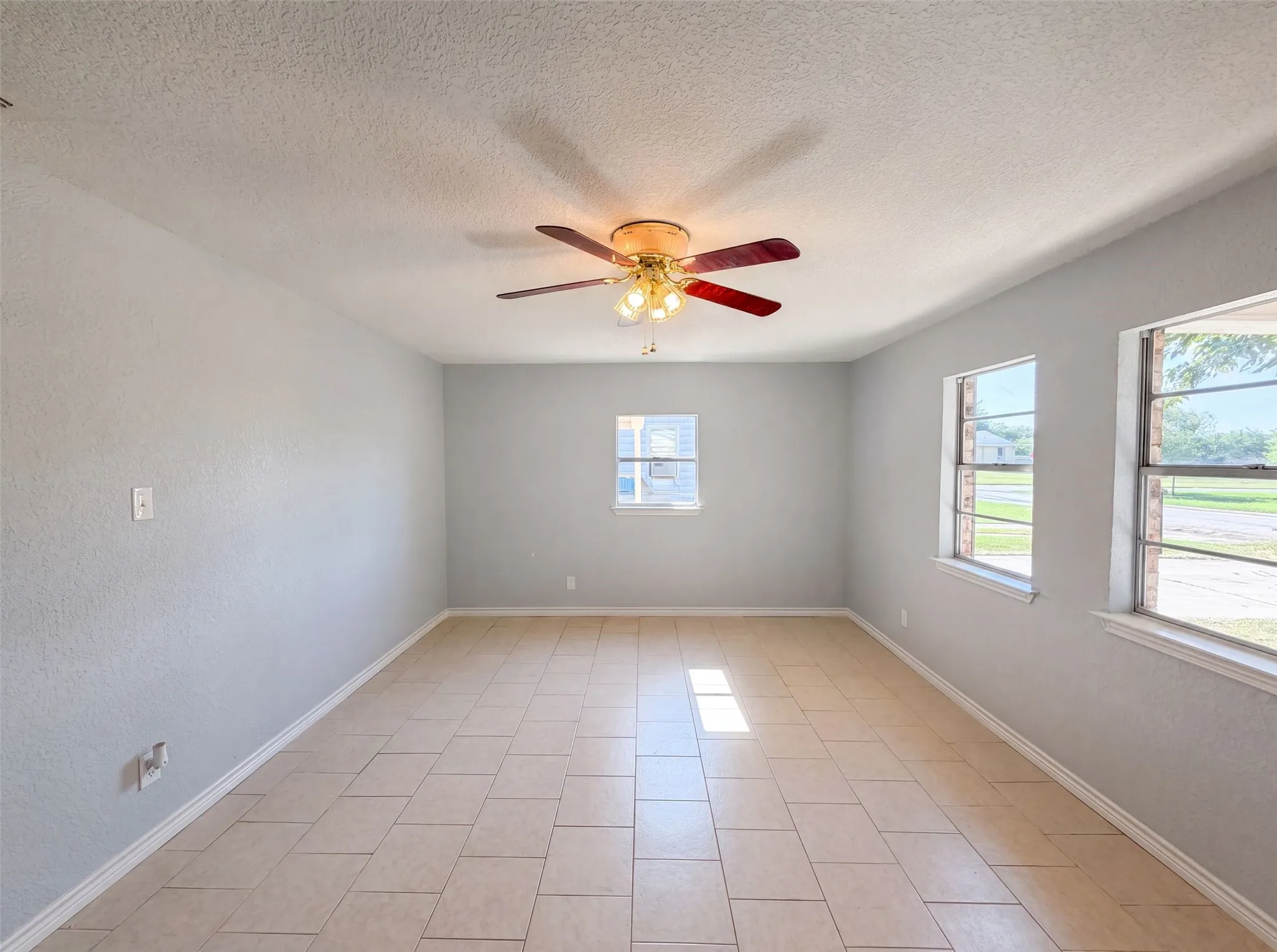 Single Family Residence For Sale in Montague County , 502 Jennings Street, Nocona, Texas 76255, 3 Bedroom, 2 Bathroom, Garage spaces, 1,225 Sqft, built in 1984, mls#21326945, Real Estate Agent in Nocona, Homes For Sale in Montague county, Homes For Sale in Nocona, Realtor in Nocona Texas, Real Estate Brokerage Independent Realty Texas, Luminita Cordes Realtor