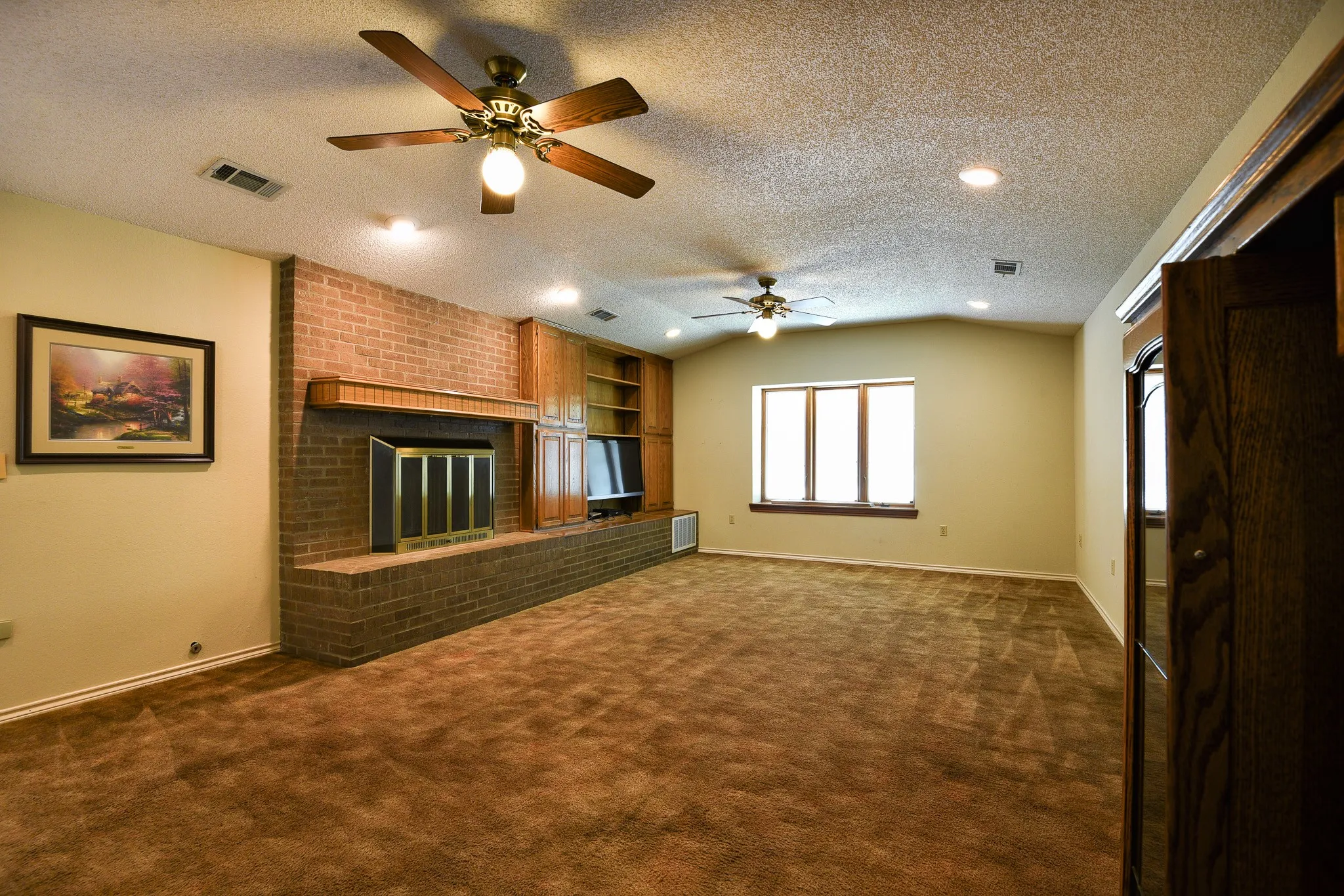 Single Family Residence For Sale in Dallas County , 1027 Sherman Drive, Cedar Hill, Texas 75104, 4 Bedroom, 3 Bathroom, 2 Garage spaces, 3,844 Sqft, built in 1984, mls#21326720, Real Estate Agent in Cedar Hill, Homes For Sale in Dallas county, Homes For Sale in Cedar Hill, Realtor in Cedar Hill Texas, Real Estate Brokerage Independent Realty Texas, Luminita Cordes Realtor
