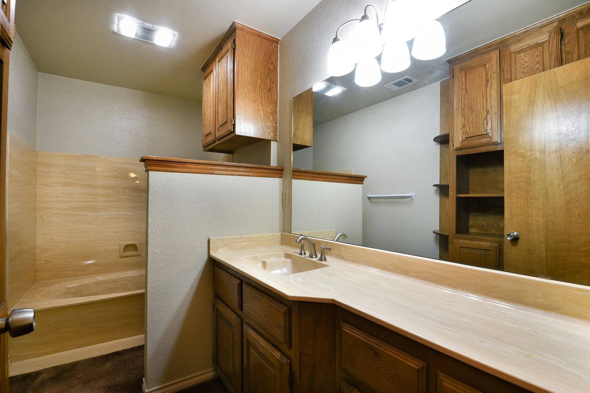 Single Family Residence For Sale in Dallas County , 1027 Sherman Drive, Cedar Hill, Texas 75104, 4 Bedroom, 3 Bathroom, 2 Garage spaces, 3,844 Sqft, built in 1984, mls#21326720, Real Estate Agent in Cedar Hill, Homes For Sale in Dallas county, Homes For Sale in Cedar Hill, Realtor in Cedar Hill Texas, Real Estate Brokerage Independent Realty Texas, Luminita Cordes Realtor