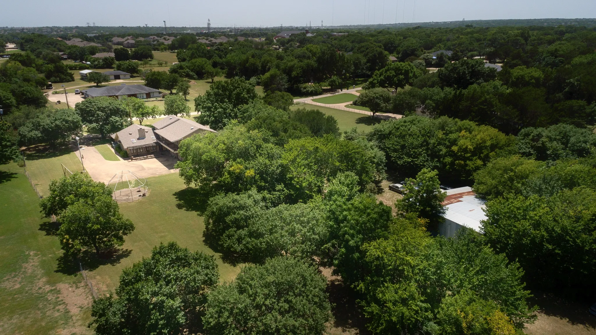 Single Family Residence For Sale in Dallas County , 1027 Sherman Drive, Cedar Hill, Texas 75104, 4 Bedroom, 3 Bathroom, 2 Garage spaces, 3,844 Sqft, built in 1984, mls#21326720, Real Estate Agent in Cedar Hill, Homes For Sale in Dallas county, Homes For Sale in Cedar Hill, Realtor in Cedar Hill Texas, Real Estate Brokerage Independent Realty Texas, Luminita Cordes Realtor