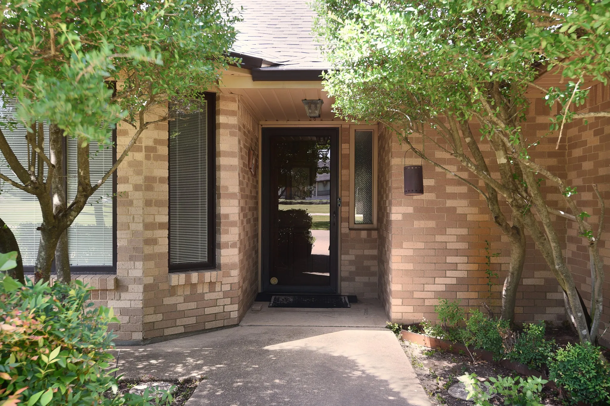 Single Family Residence For Sale in Dallas County , 1027 Sherman Drive, Cedar Hill, Texas 75104, 4 Bedroom, 3 Bathroom, 2 Garage spaces, 3,844 Sqft, built in 1984, mls#21326720, Real Estate Agent in Cedar Hill, Homes For Sale in Dallas county, Homes For Sale in Cedar Hill, Realtor in Cedar Hill Texas, Real Estate Brokerage Independent Realty Texas, Luminita Cordes Realtor