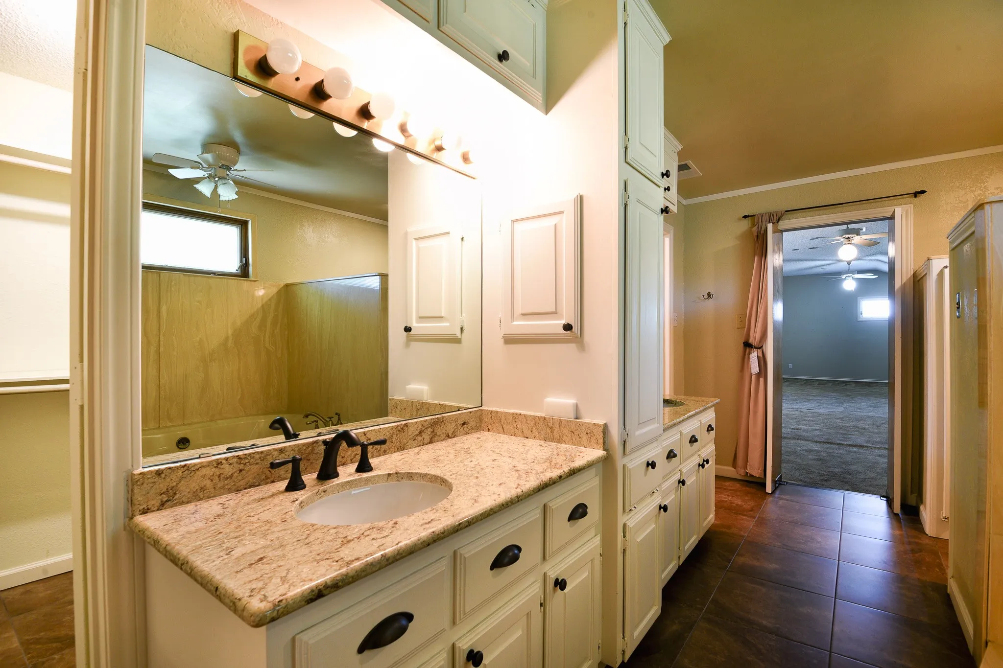 Single Family Residence For Sale in Dallas County , 1027 Sherman Drive, Cedar Hill, Texas 75104, 4 Bedroom, 3 Bathroom, 2 Garage spaces, 3,844 Sqft, built in 1984, mls#21326720, Real Estate Agent in Cedar Hill, Homes For Sale in Dallas county, Homes For Sale in Cedar Hill, Realtor in Cedar Hill Texas, Real Estate Brokerage Independent Realty Texas, Luminita Cordes Realtor
