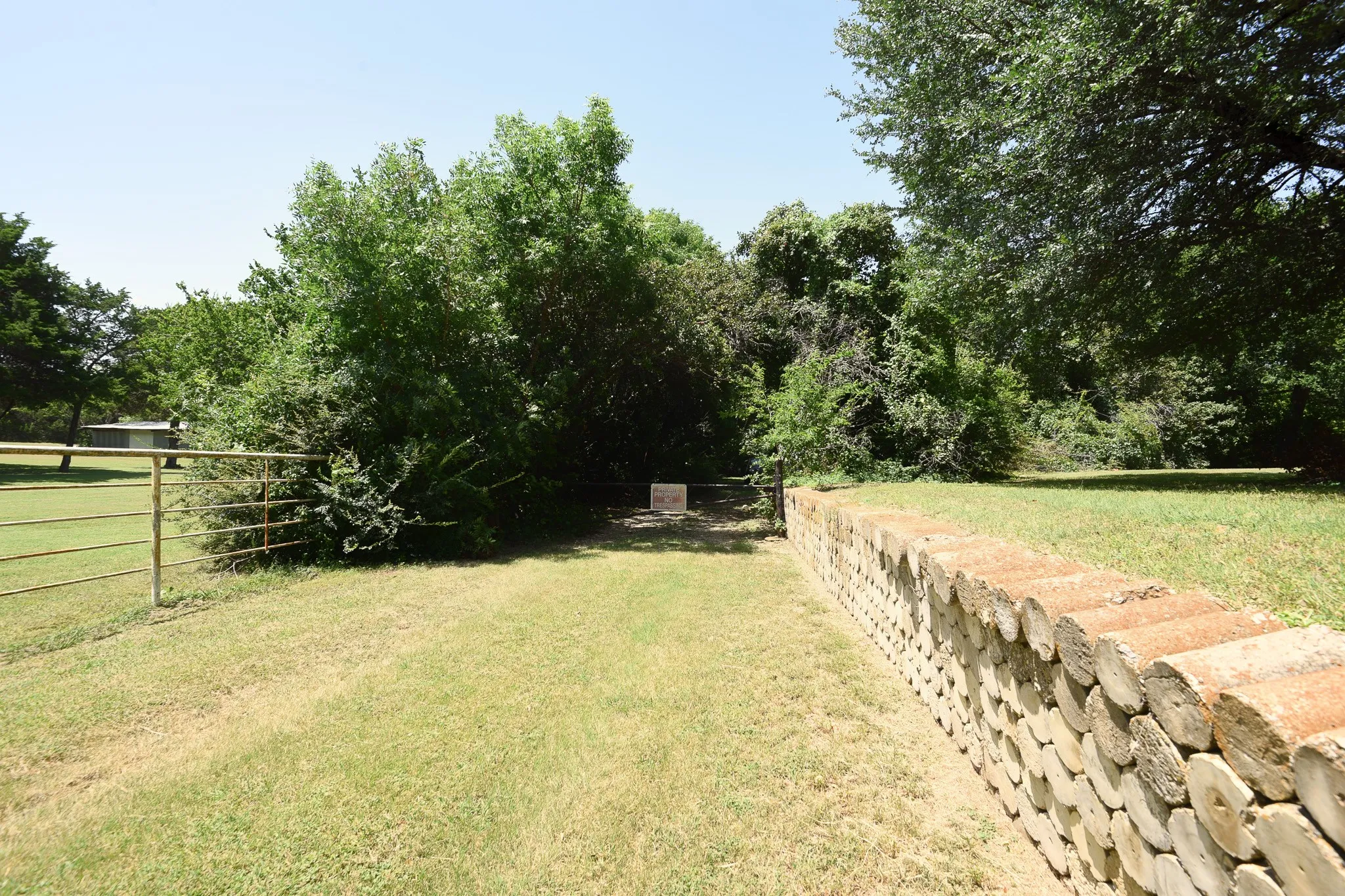 Single Family Residence For Sale in Dallas County , 1027 Sherman Drive, Cedar Hill, Texas 75104, 4 Bedroom, 3 Bathroom, 2 Garage spaces, 3,844 Sqft, built in 1984, mls#21326720, Real Estate Agent in Cedar Hill, Homes For Sale in Dallas county, Homes For Sale in Cedar Hill, Realtor in Cedar Hill Texas, Real Estate Brokerage Independent Realty Texas, Luminita Cordes Realtor