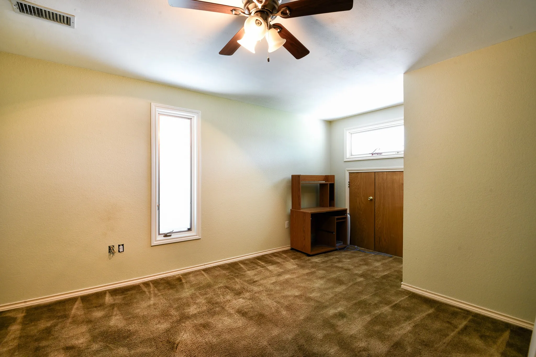 Single Family Residence For Sale in Dallas County , 1027 Sherman Drive, Cedar Hill, Texas 75104, 4 Bedroom, 3 Bathroom, 2 Garage spaces, 3,844 Sqft, built in 1984, mls#21326720, Real Estate Agent in Cedar Hill, Homes For Sale in Dallas county, Homes For Sale in Cedar Hill, Realtor in Cedar Hill Texas, Real Estate Brokerage Independent Realty Texas, Luminita Cordes Realtor