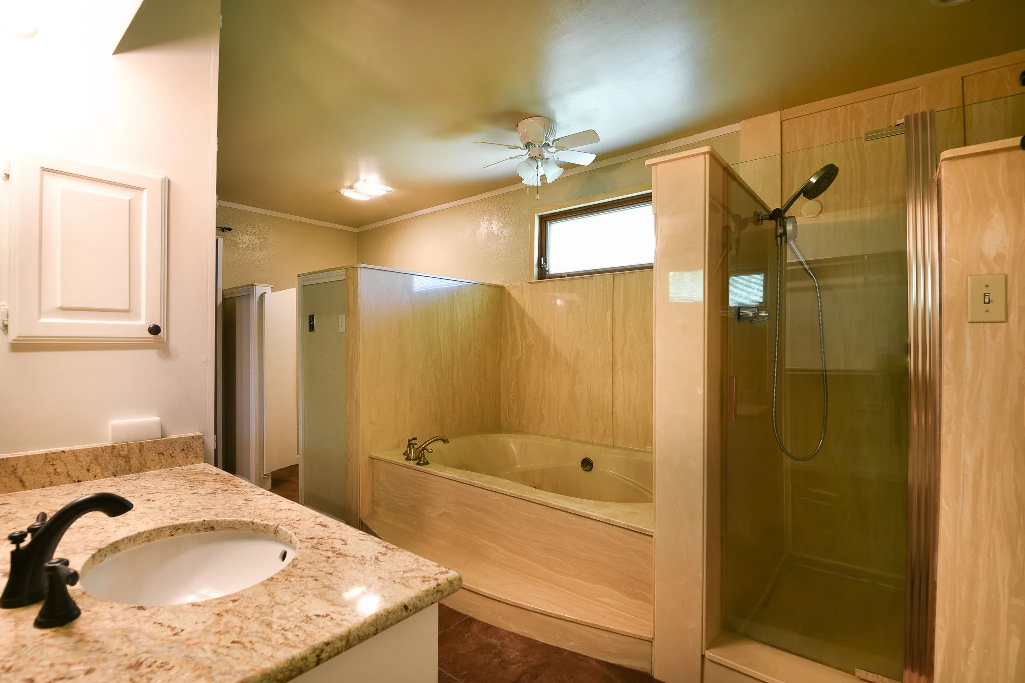 Single Family Residence For Sale in Dallas County , 1027 Sherman Drive, Cedar Hill, Texas 75104, 4 Bedroom, 3 Bathroom, 2 Garage spaces, 3,844 Sqft, built in 1984, mls#21326720, Real Estate Agent in Cedar Hill, Homes For Sale in Dallas county, Homes For Sale in Cedar Hill, Realtor in Cedar Hill Texas, Real Estate Brokerage Independent Realty Texas, Luminita Cordes Realtor