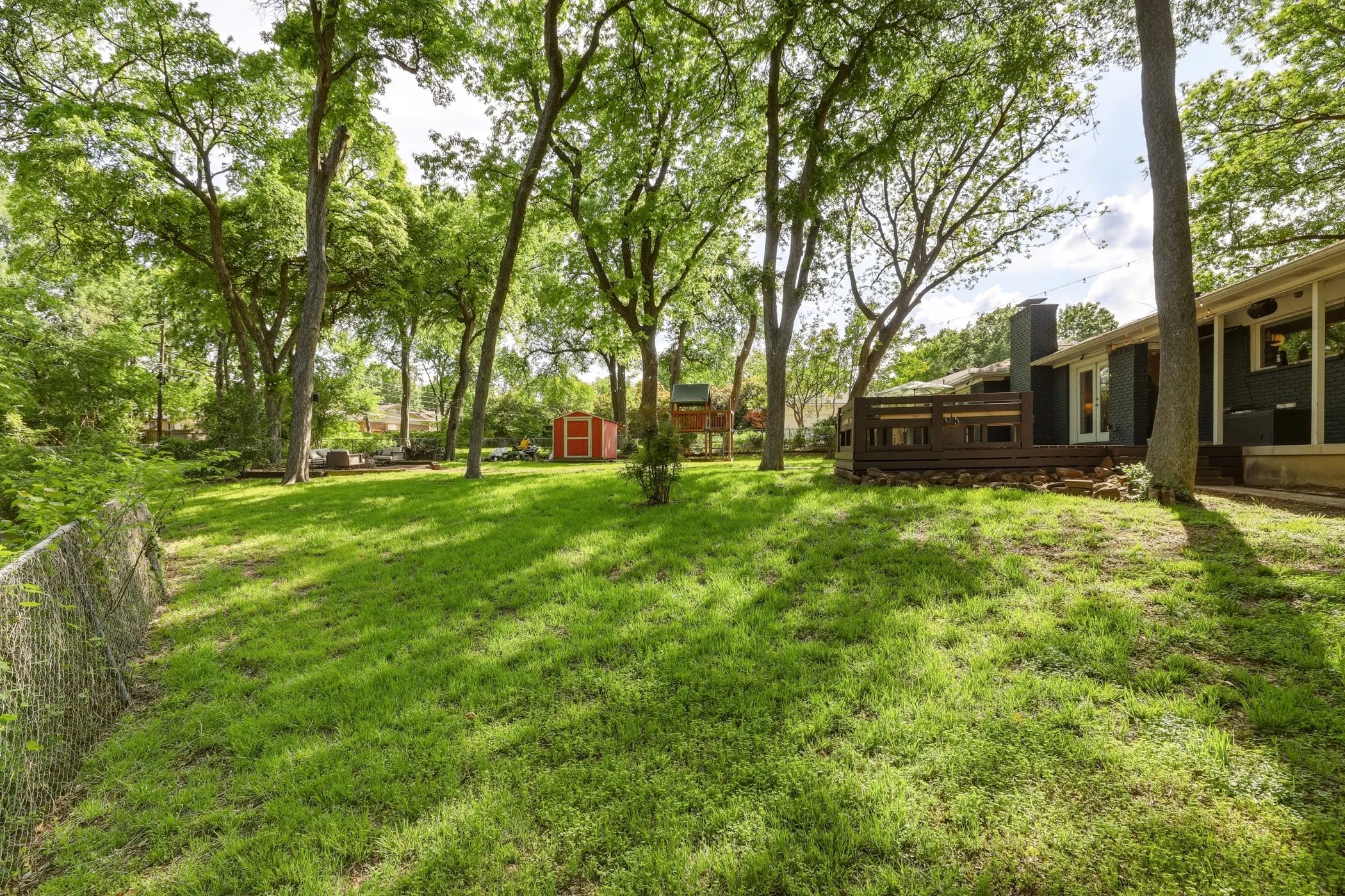 Single Family Residence For Sale in Dallas County , 2320 Chart Drive, Dallas, Texas 75228, 2 Bedroom, 2 Bathroom, 2 Garage spaces, 1,849 Sqft, built in 1961, mls#21325961, Real Estate Agent in Dallas, Homes For Sale in Dallas county, Homes For Sale in Dallas, Realtor in Dallas Texas, Real Estate Brokerage Independent Realty Texas, Luminita Cordes Realtor