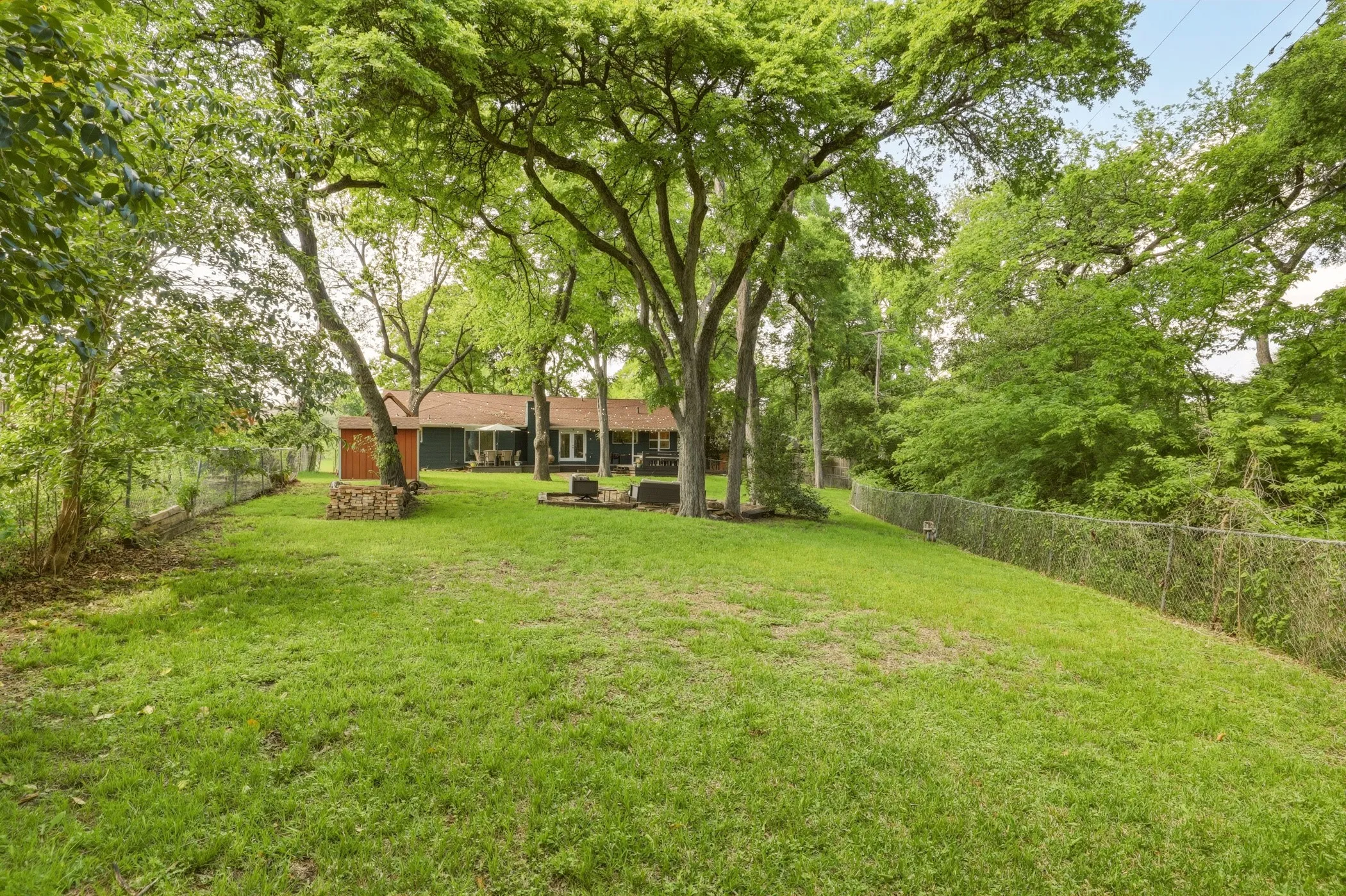 Single Family Residence For Sale in Dallas County , 2320 Chart Drive, Dallas, Texas 75228, 2 Bedroom, 2 Bathroom, 2 Garage spaces, 1,849 Sqft, built in 1961, mls#21325961, Real Estate Agent in Dallas, Homes For Sale in Dallas county, Homes For Sale in Dallas, Realtor in Dallas Texas, Real Estate Brokerage Independent Realty Texas, Luminita Cordes Realtor