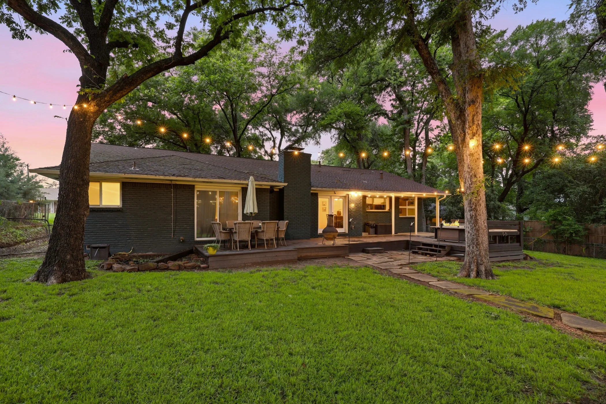 Single Family Residence For Sale in Dallas County , 2320 Chart Drive, Dallas, Texas 75228, 2 Bedroom, 2 Bathroom, 2 Garage spaces, 1,849 Sqft, built in 1961, mls#21325961, Real Estate Agent in Dallas, Homes For Sale in Dallas county, Homes For Sale in Dallas, Realtor in Dallas Texas, Real Estate Brokerage Independent Realty Texas, Luminita Cordes Realtor