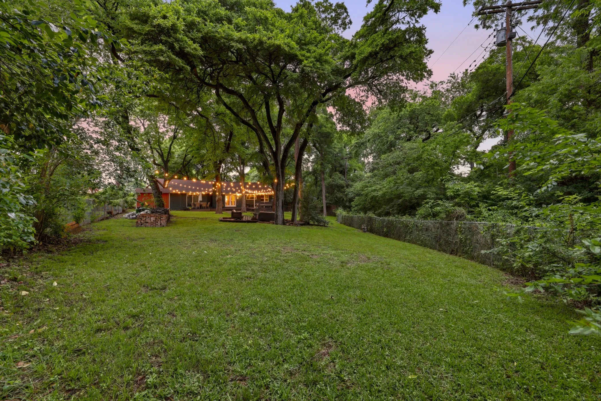 Single Family Residence For Sale in Dallas County , 2320 Chart Drive, Dallas, Texas 75228, 2 Bedroom, 2 Bathroom, 2 Garage spaces, 1,849 Sqft, built in 1961, mls#21325961, Real Estate Agent in Dallas, Homes For Sale in Dallas county, Homes For Sale in Dallas, Realtor in Dallas Texas, Real Estate Brokerage Independent Realty Texas, Luminita Cordes Realtor