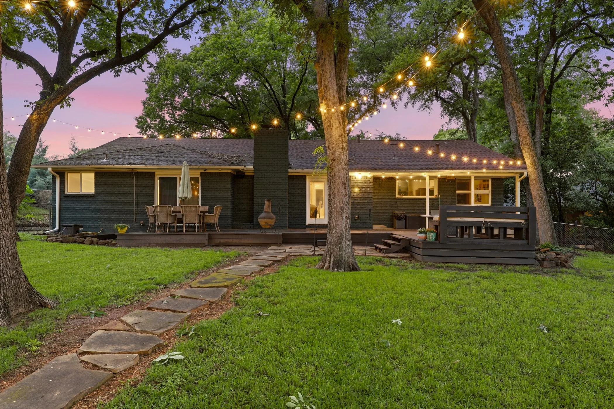 Single Family Residence For Sale in Dallas County , 2320 Chart Drive, Dallas, Texas 75228, 2 Bedroom, 2 Bathroom, 2 Garage spaces, 1,849 Sqft, built in 1961, mls#21325961, Real Estate Agent in Dallas, Homes For Sale in Dallas county, Homes For Sale in Dallas, Realtor in Dallas Texas, Real Estate Brokerage Independent Realty Texas, Luminita Cordes Realtor