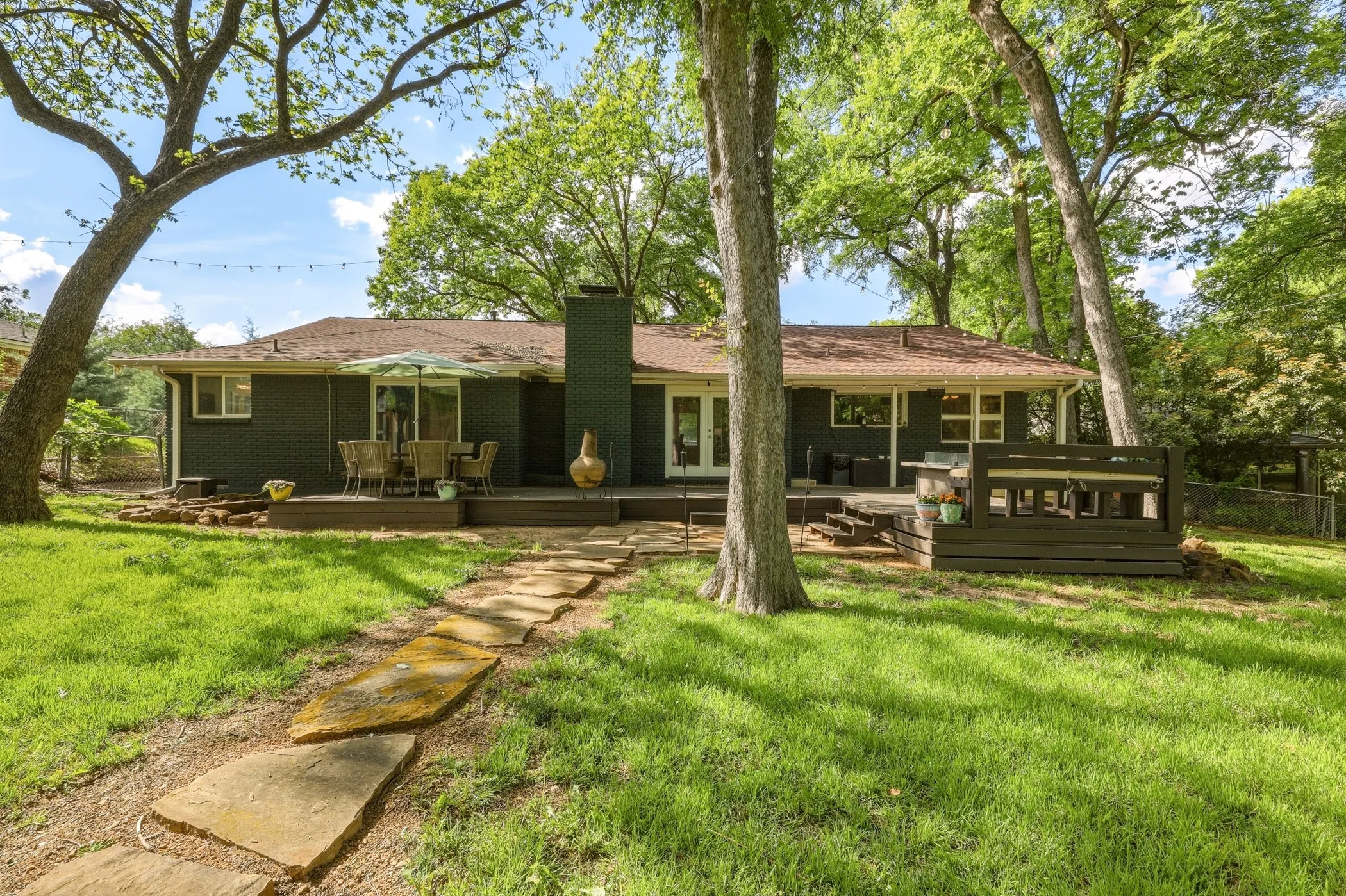 Single Family Residence For Sale in Dallas County , 2320 Chart Drive, Dallas, Texas 75228, 2 Bedroom, 2 Bathroom, 2 Garage spaces, 1,849 Sqft, built in 1961, mls#21325961, Real Estate Agent in Dallas, Homes For Sale in Dallas county, Homes For Sale in Dallas, Realtor in Dallas Texas, Real Estate Brokerage Independent Realty Texas, Luminita Cordes Realtor